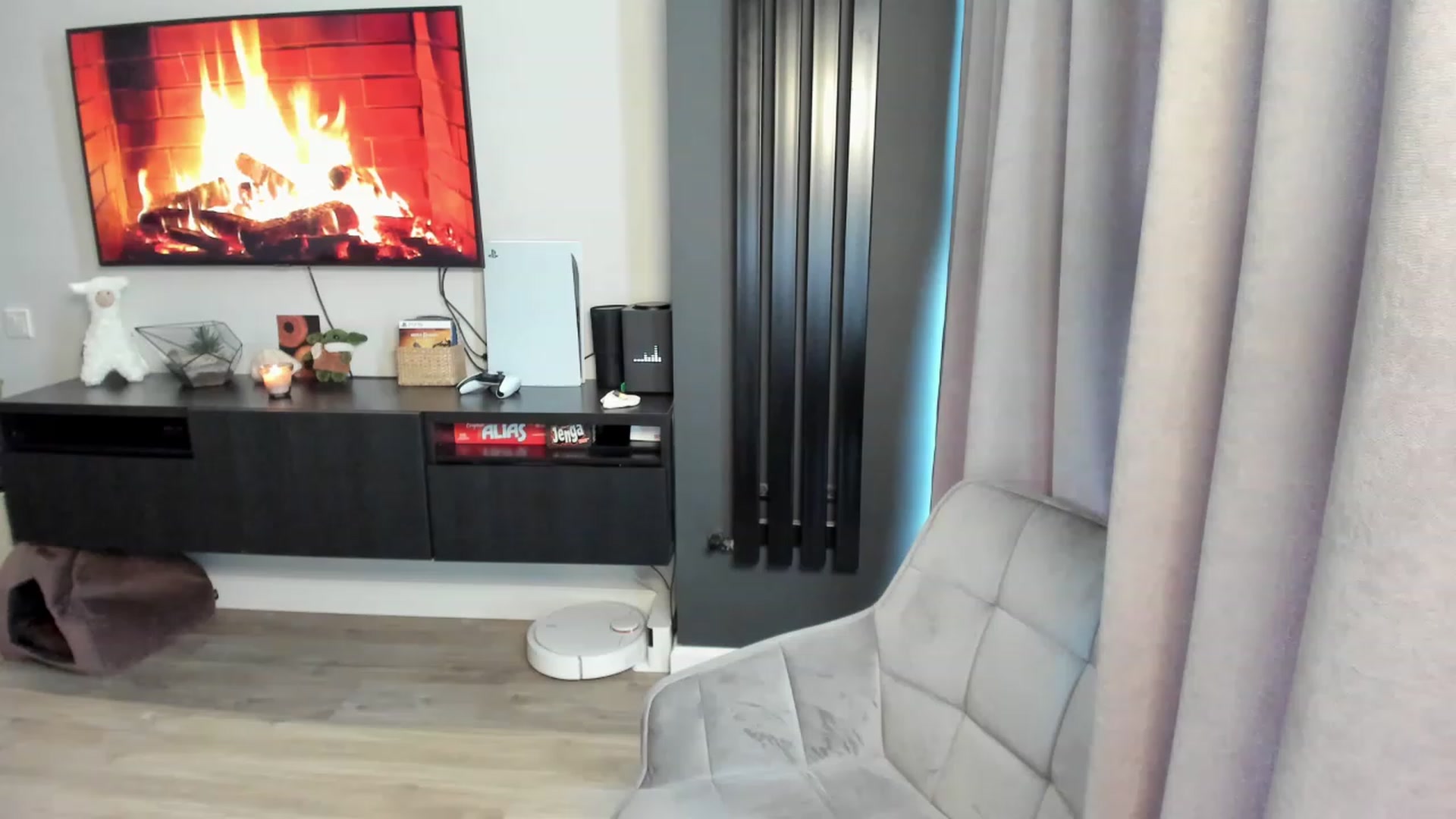 Gallery image thumbnail from Ellies_Smile's myfreecams stream on, 03/06/2023, 13:38 image 18 of 20