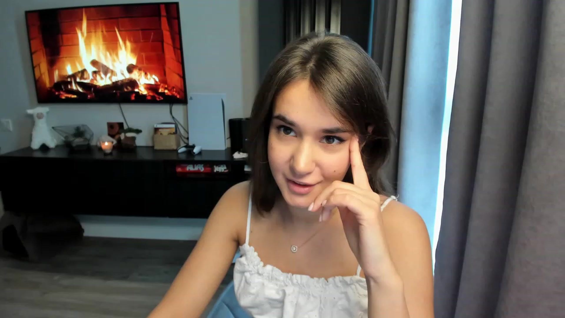 Gallery image thumbnail from Ellies_Smile's myfreecams stream on, 03/06/2023, 13:38 image 15 of 20