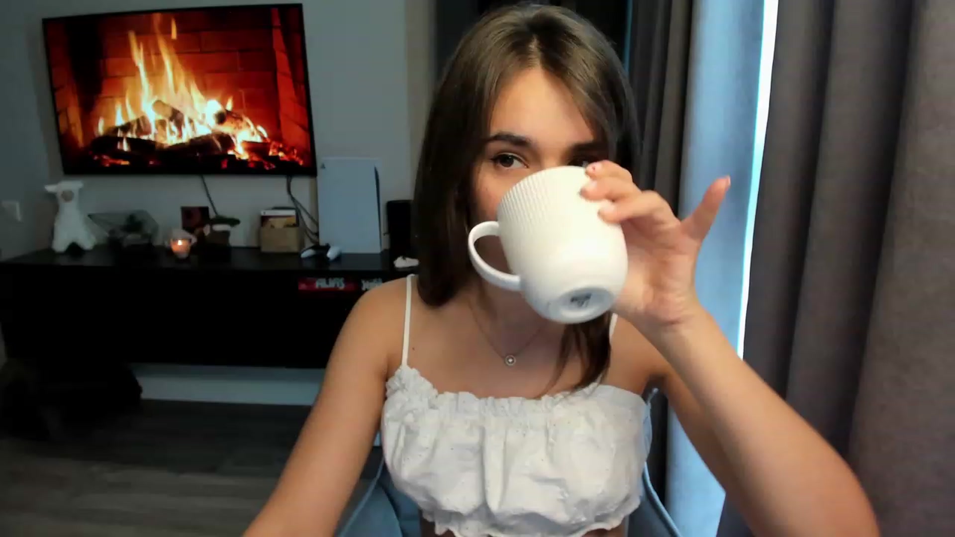 Gallery image thumbnail from Ellies_Smile's myfreecams stream on, 03/06/2023, 13:38 image 16 of 20
