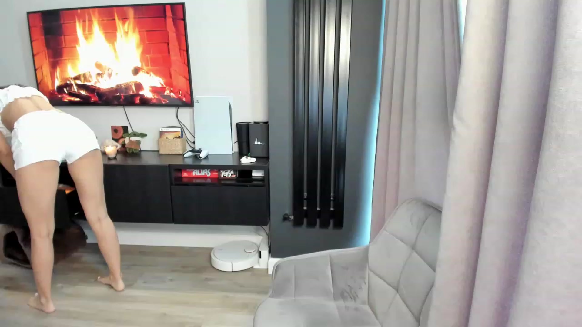 Gallery image thumbnail from Ellies_Smile's myfreecams stream on, 03/06/2023, 13:38 image 5 of 20