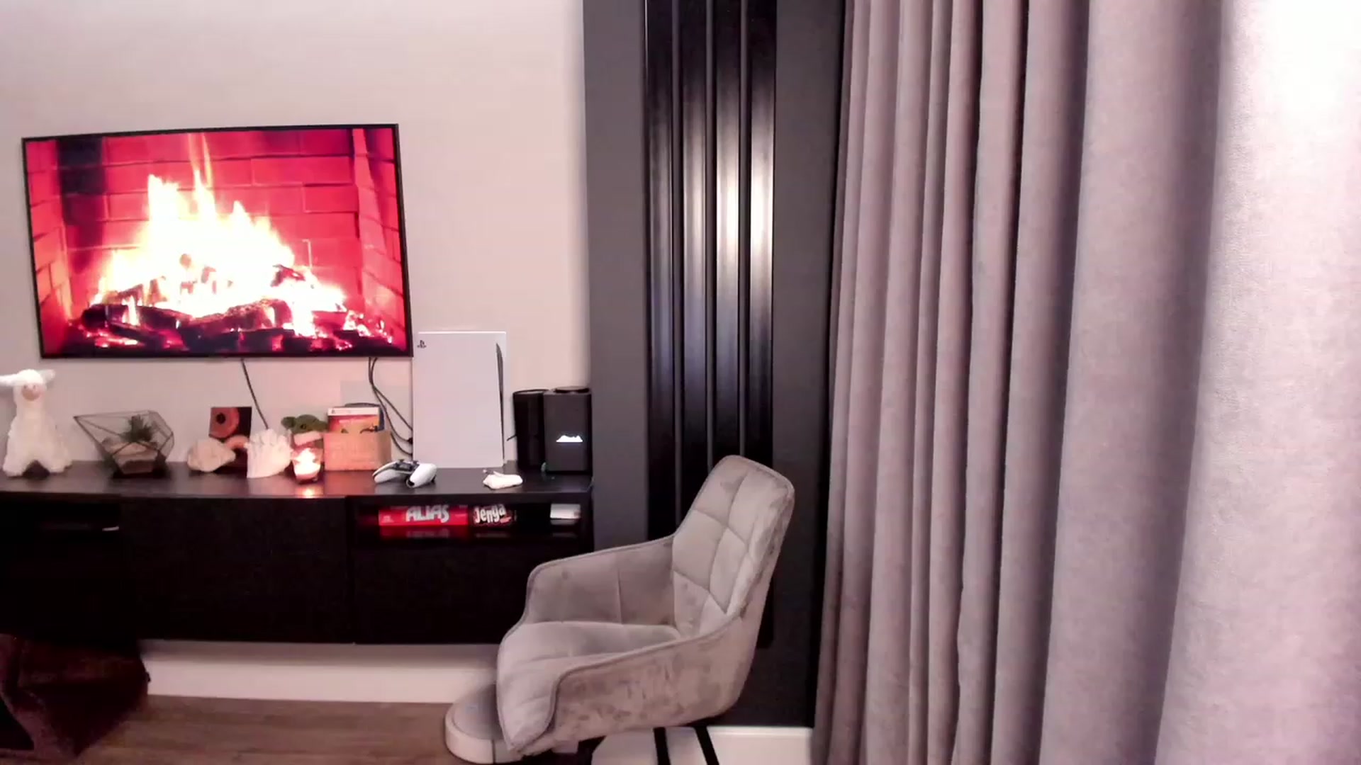 Gallery image thumbnail from Ellies_Smile's myfreecams stream on, 03/10/2023, 15:47 image 5 of 20