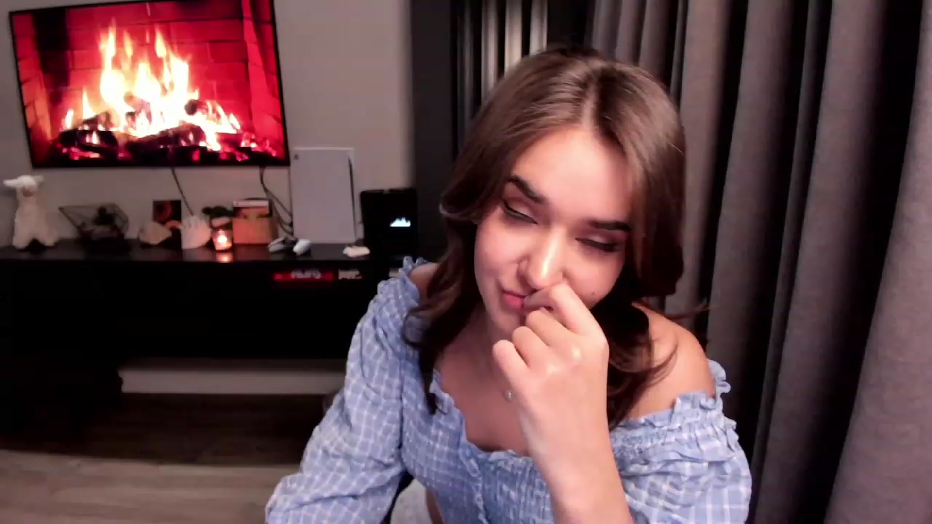 Gallery image thumbnail from Ellies_Smile's myfreecams stream on, 03/10/2023, 17:41 image 17 of 20