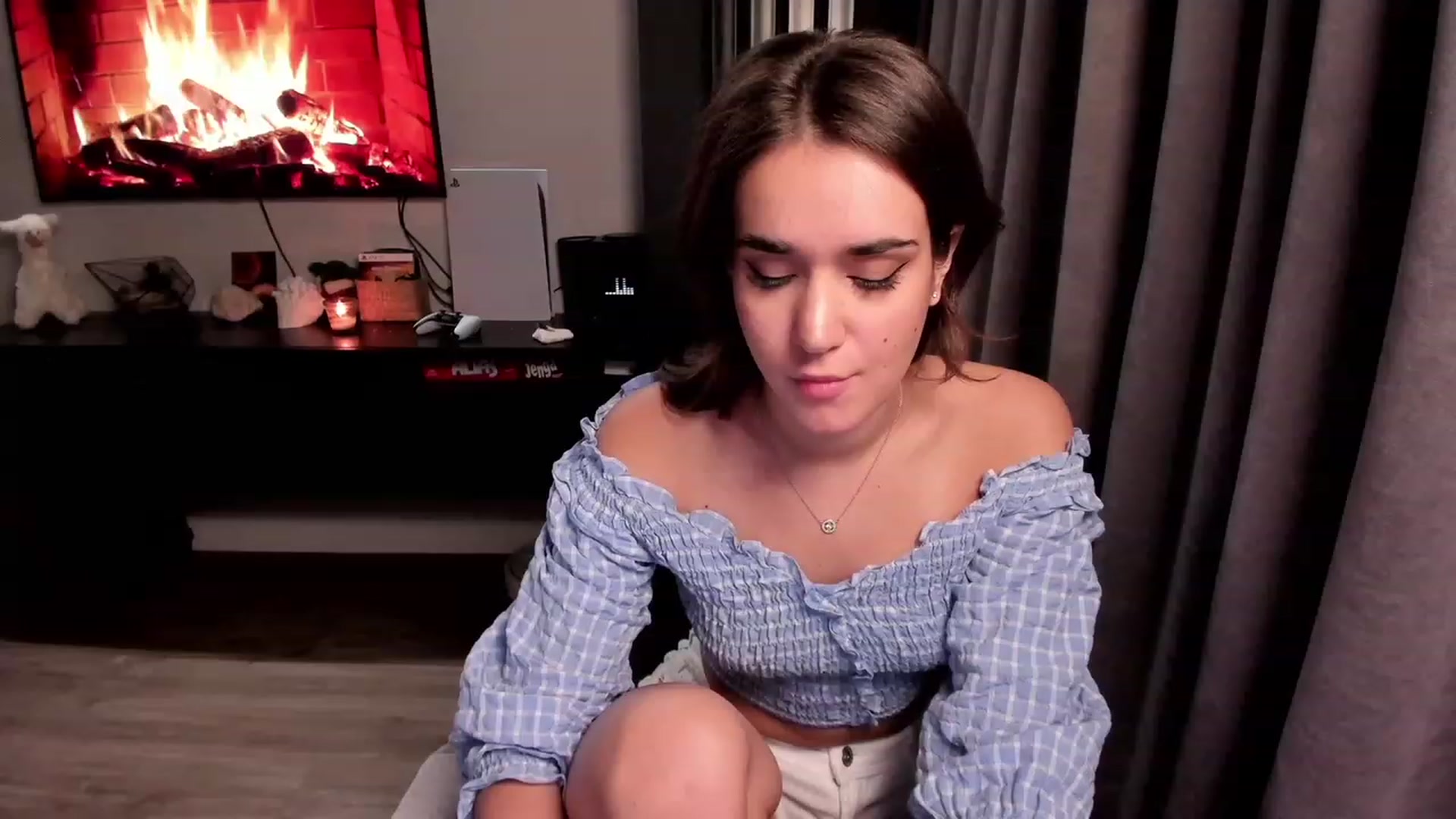 Gallery image thumbnail from Ellies_Smile's myfreecams stream on, 03/10/2023, 17:41 image 1 of 20