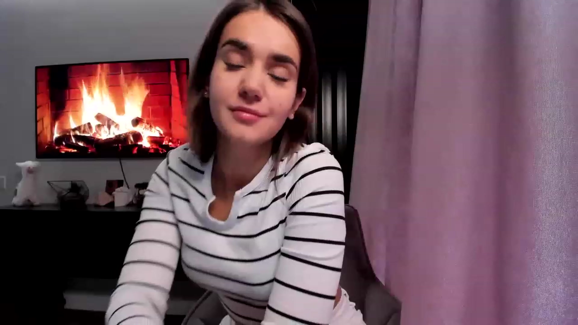Gallery image thumbnail from Ellies_Smile's myfreecams stream on, 03/14/2023, 09:45 image 2 of 20