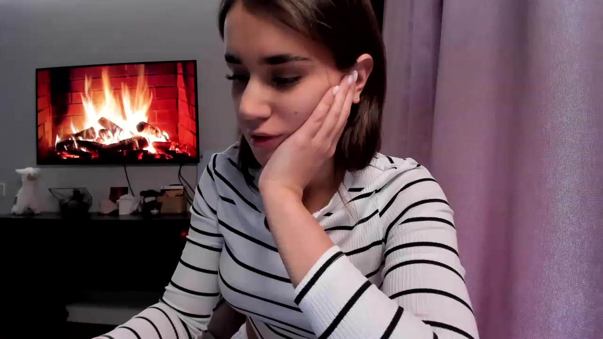 Gallery image thumbnail from Ellies_Smile's myfreecams stream on, 03/14/2023, 09:45 image 16 of 20
