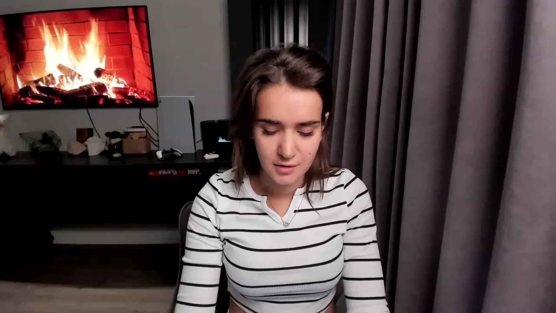 Gallery image thumbnail from Ellies_Smile's myfreecams stream on, 03/14/2023, 15:00 image 4 of 20