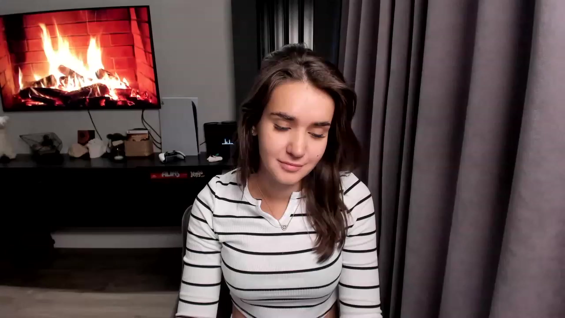 Gallery image thumbnail from Ellies_Smile's myfreecams stream on, 03/14/2023, 15:00 image 6 of 20