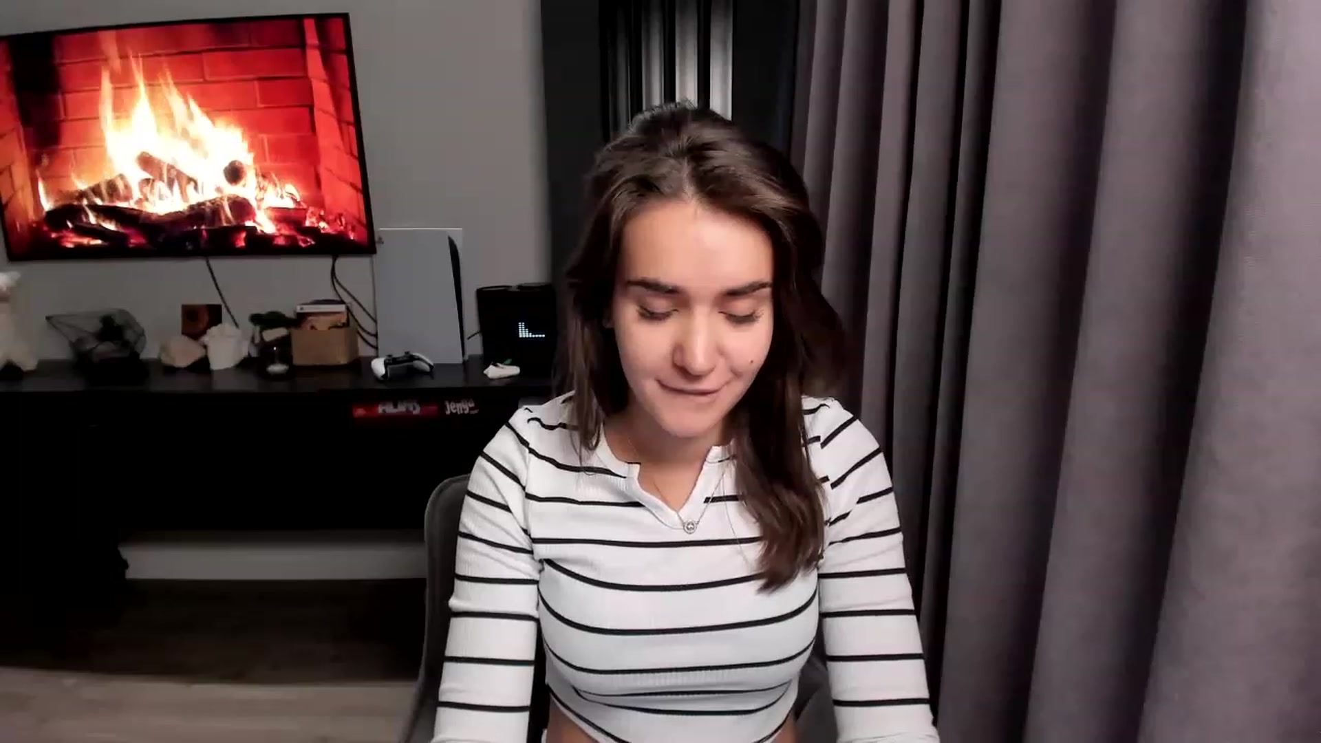 Gallery image thumbnail from Ellies_Smile's myfreecams stream on, 03/14/2023, 15:00 image 7 of 20