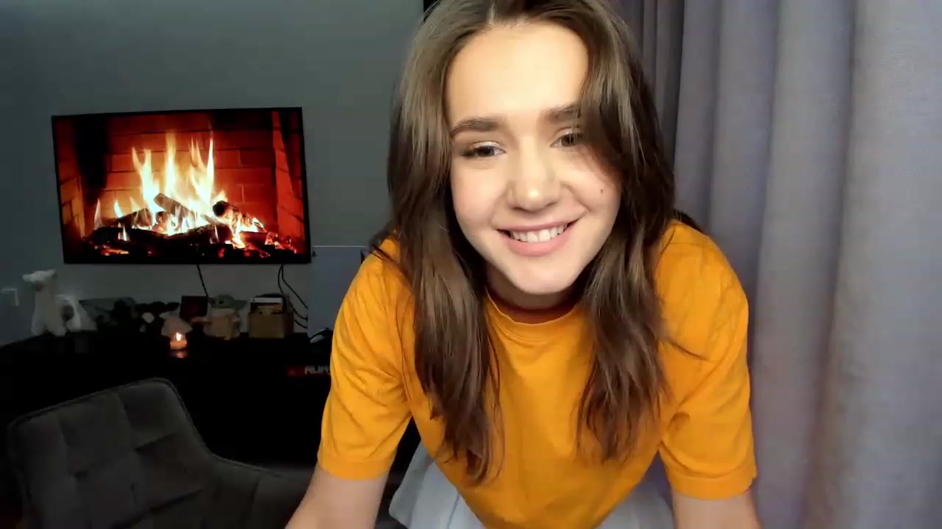Gallery image thumbnail from Ellies_Smile's myfreecams stream on, 03/24/2023, 10:31 image 20 of 20