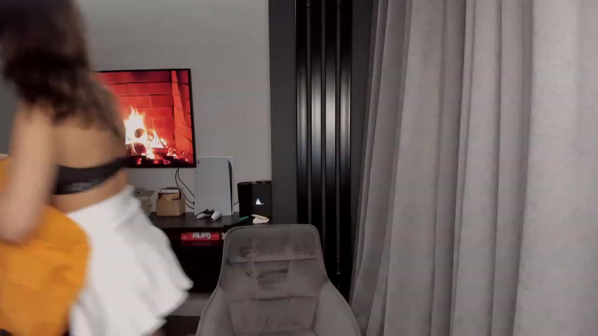 Gallery image thumbnail from Ellies_Smile's myfreecams stream on, 03/24/2023, 15:45 image 19 of 20