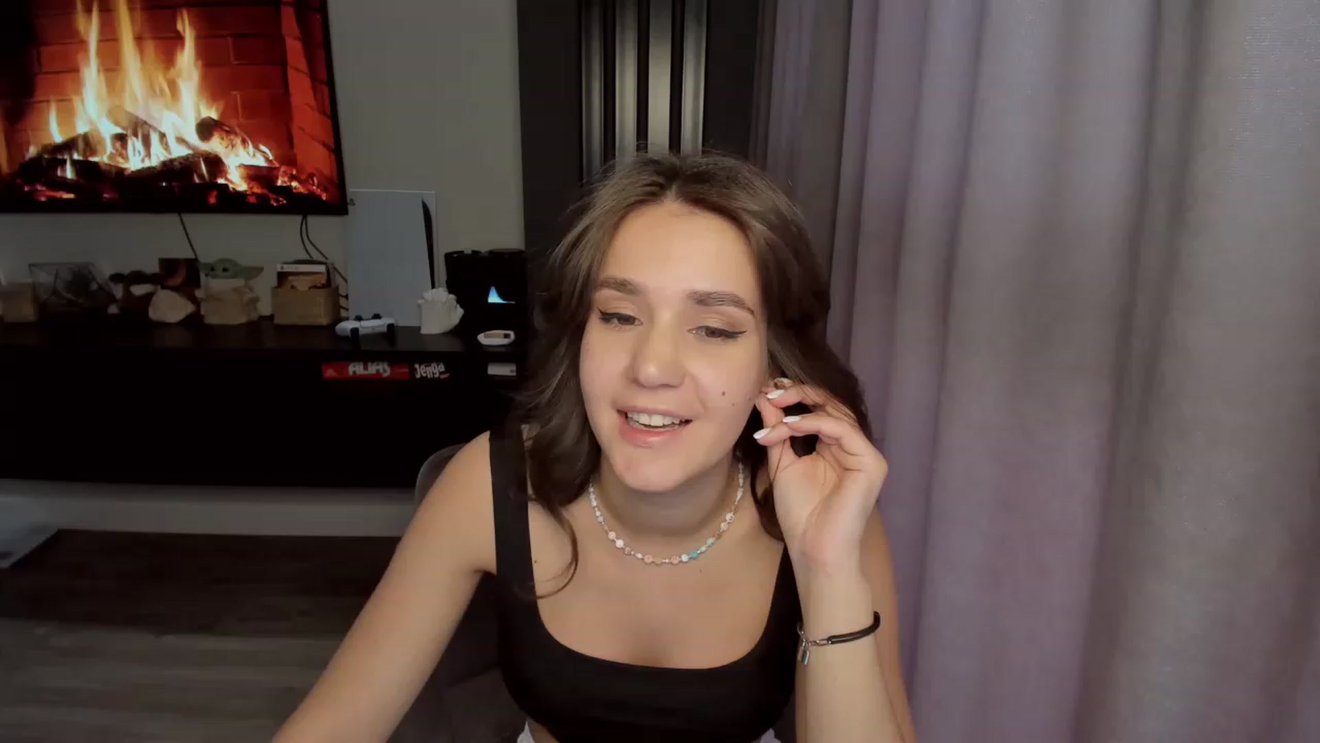 Gallery image thumbnail from Ellies_Smile's myfreecams stream on, 04/20/2023, 12:15 image 8 of 20
