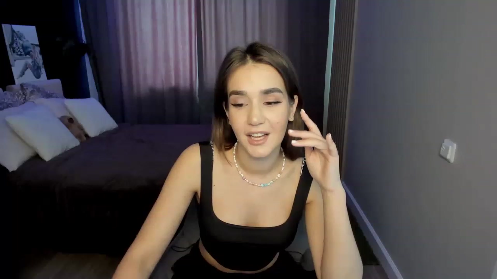 Gallery image thumbnail from Ellies_Smile's myfreecams stream on, 05/16/2023, 12:05 image 17 of 20