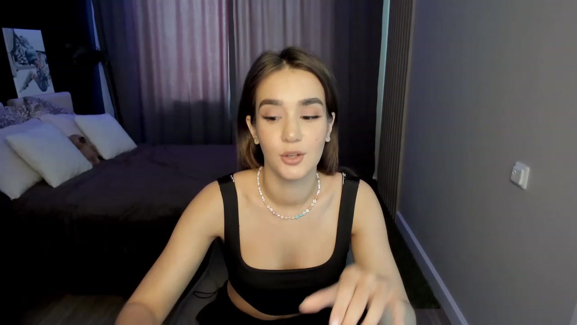 Gallery image thumbnail from Ellies_Smile's myfreecams stream on, 05/16/2023, 12:05 image 13 of 20