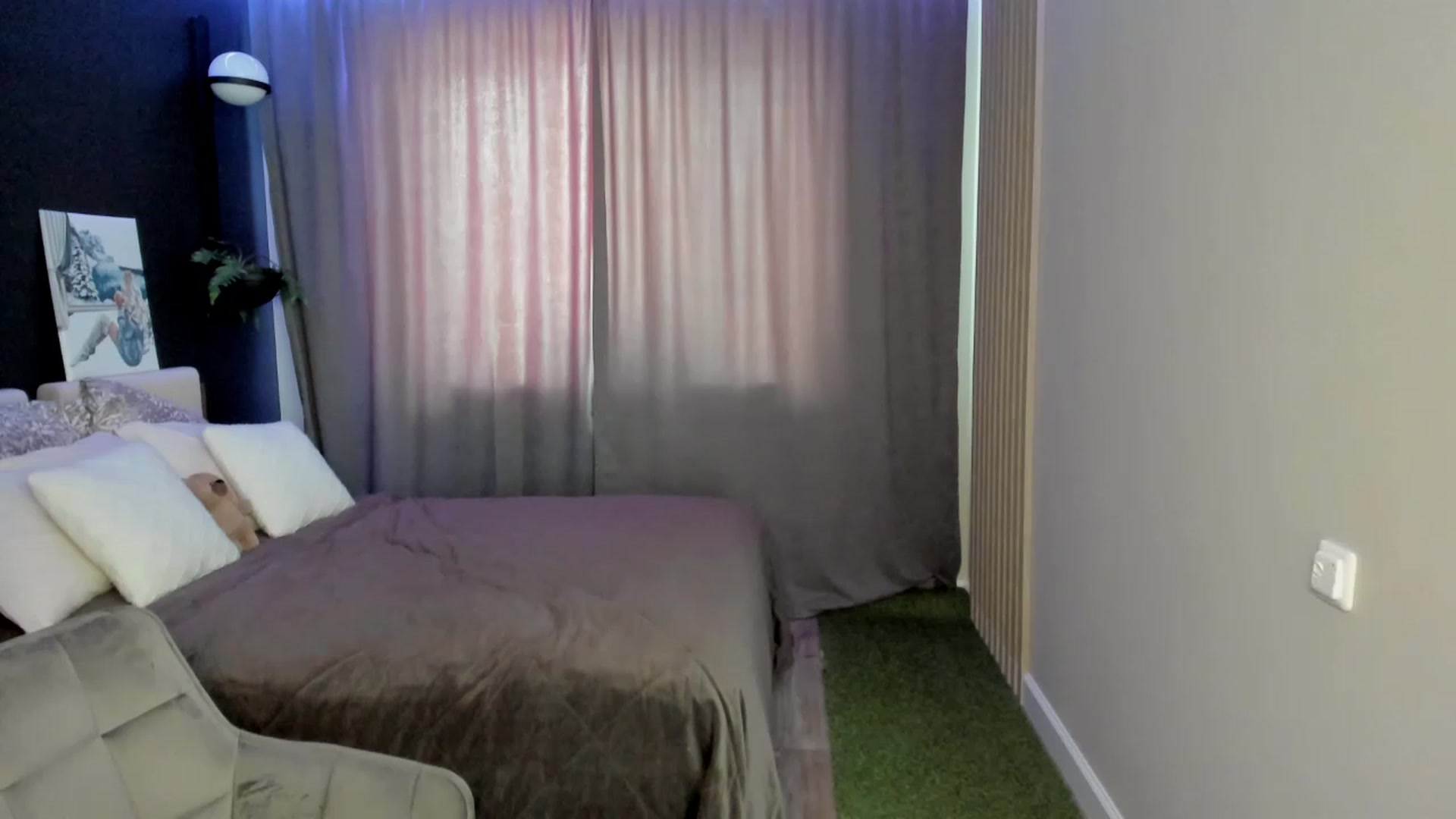 Gallery image thumbnail from Ellies_Smile's myfreecams stream on, 05/16/2023, 12:05 image 8 of 20