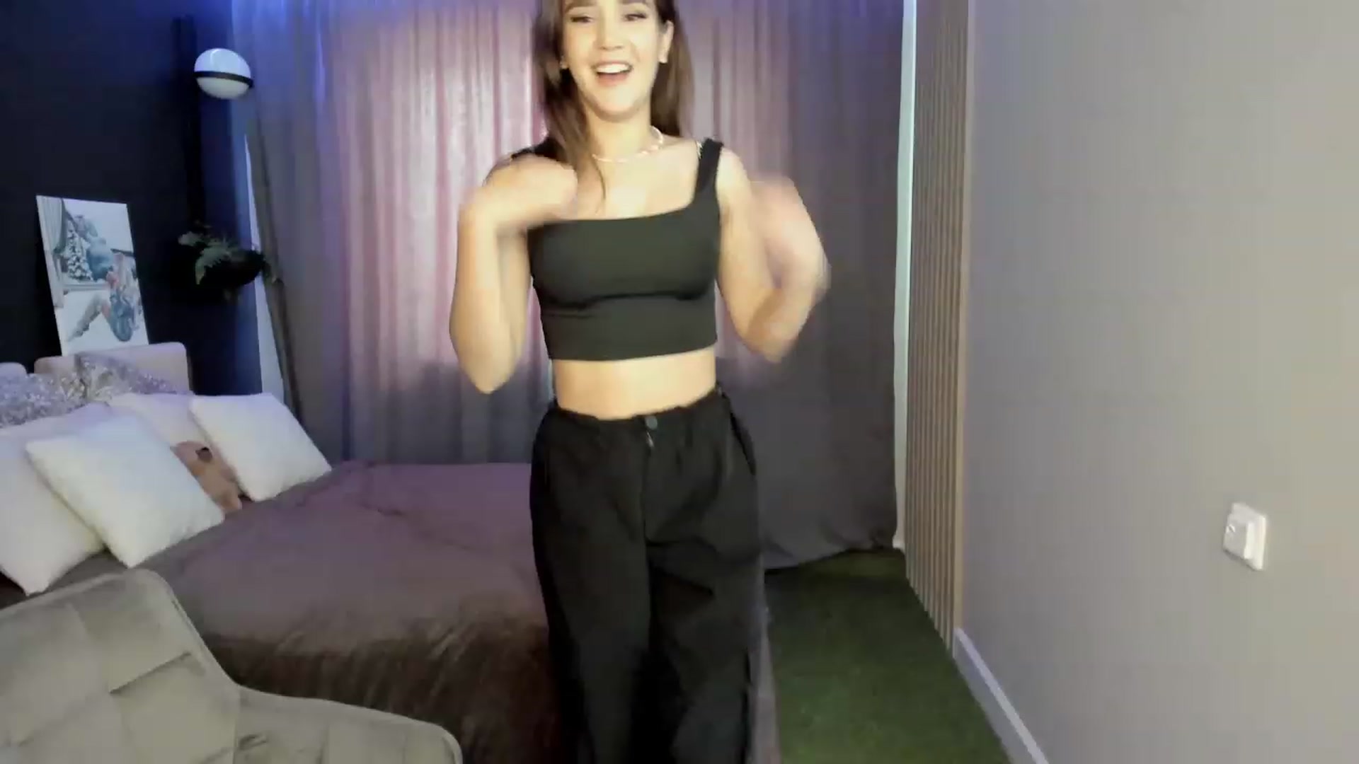 Gallery image thumbnail from Ellies_Smile's myfreecams stream on, 05/16/2023, 12:05 image 6 of 20