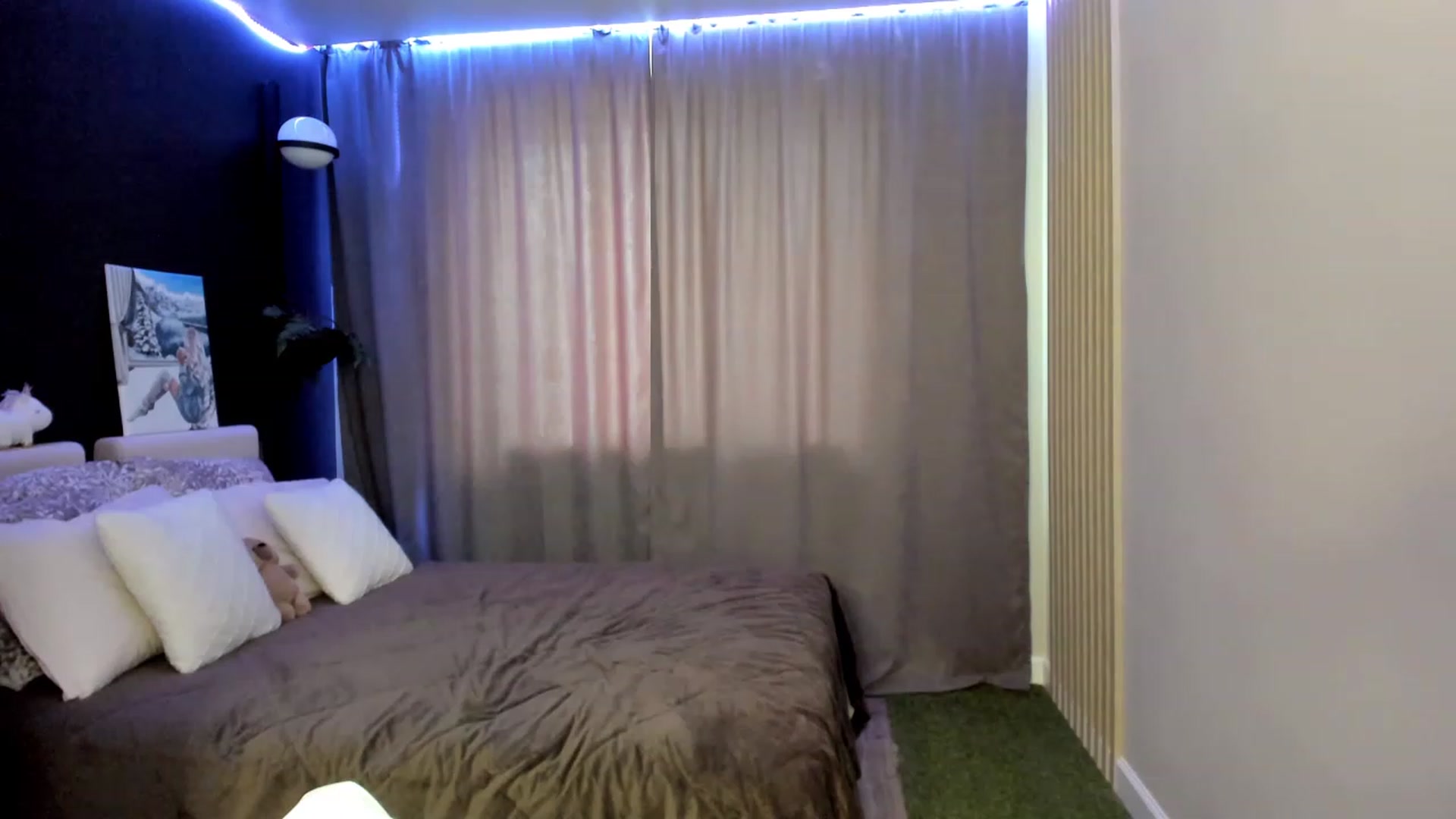 Gallery image thumbnail from Ellies_Smile's myfreecams stream on, 05/25/2023, 13:46 image 12 of 20