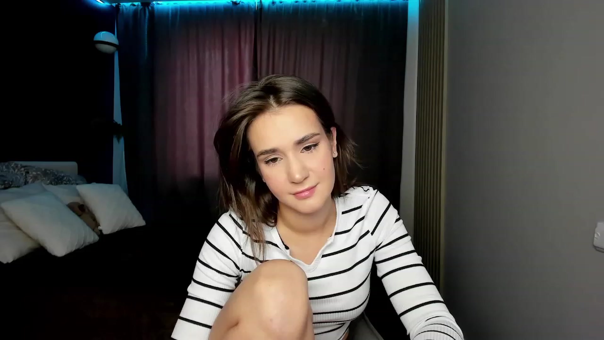 Gallery image thumbnail from Ellies_Smile's myfreecams stream on, 05/26/2023, 11:27 image 6 of 20