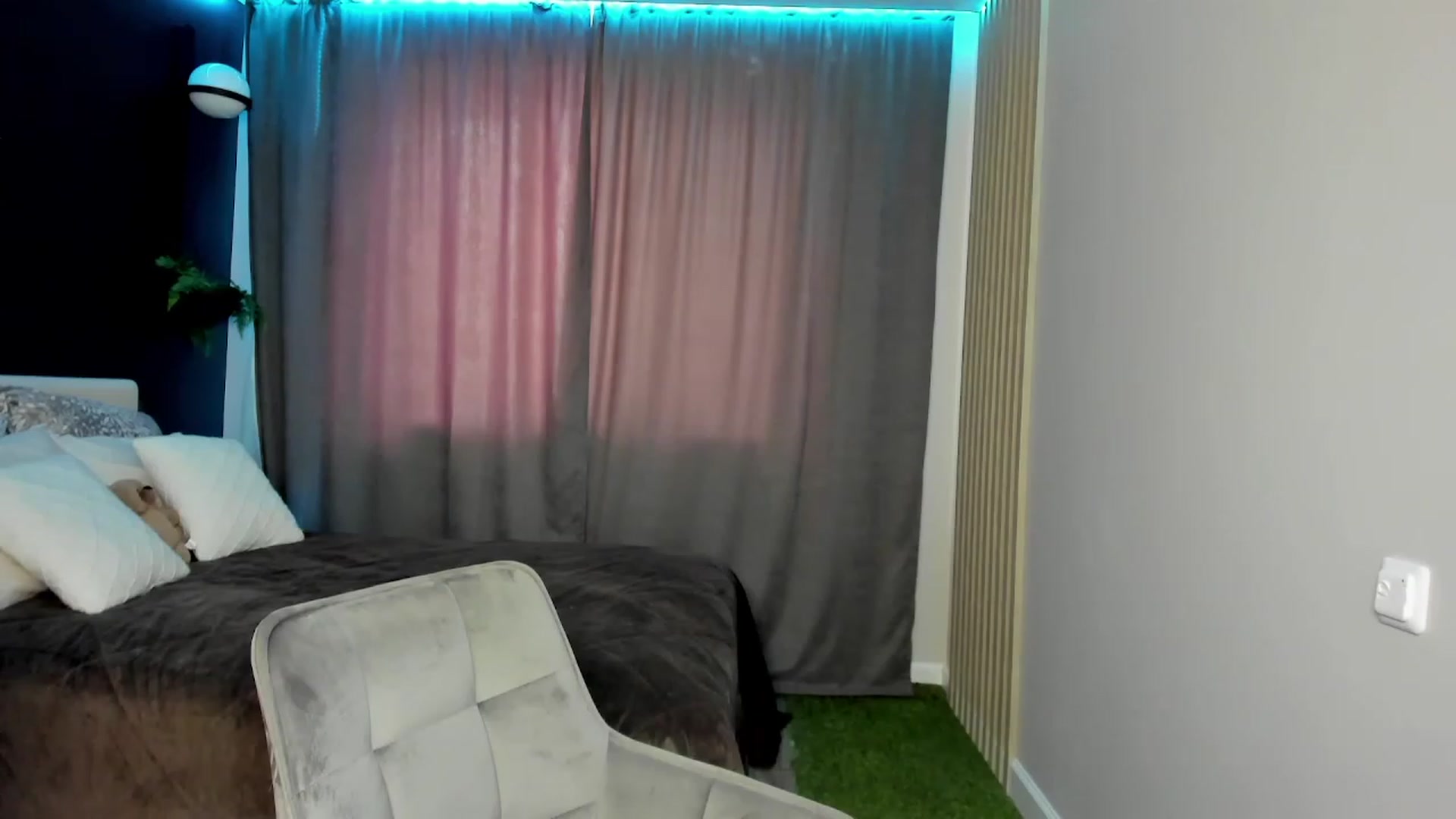 Gallery image thumbnail from Ellies_Smile's myfreecams stream on, 05/26/2023, 12:59 image 20 of 20