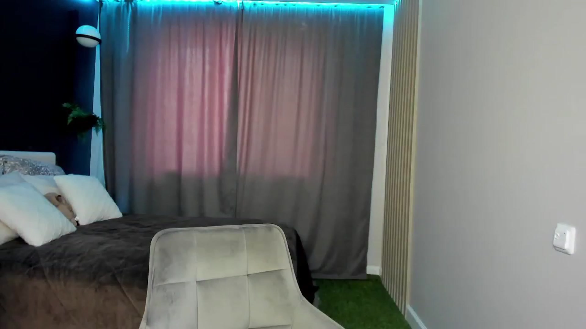 Gallery image thumbnail from Ellies_Smile's myfreecams stream on, 05/26/2023, 12:59 image 19 of 20