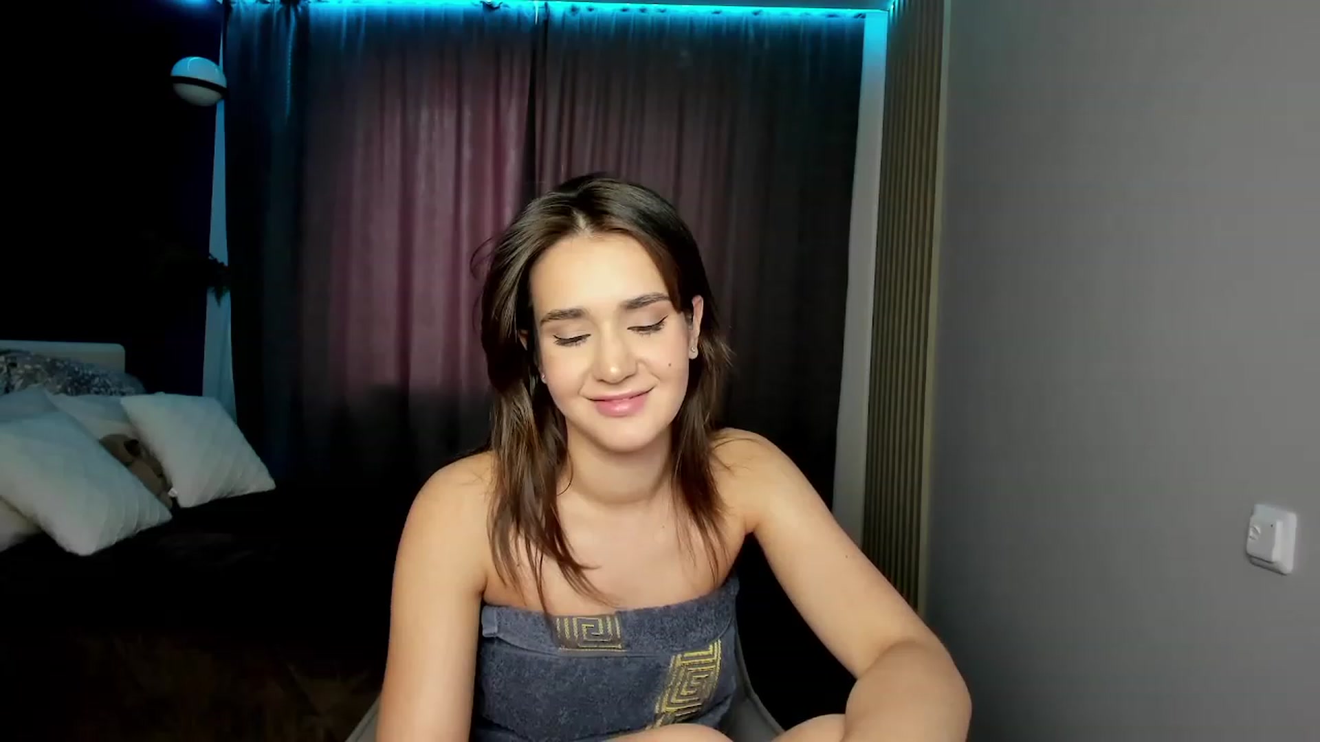 Gallery image thumbnail from Ellies_Smile's myfreecams stream on, 05/26/2023, 12:59 image 17 of 20