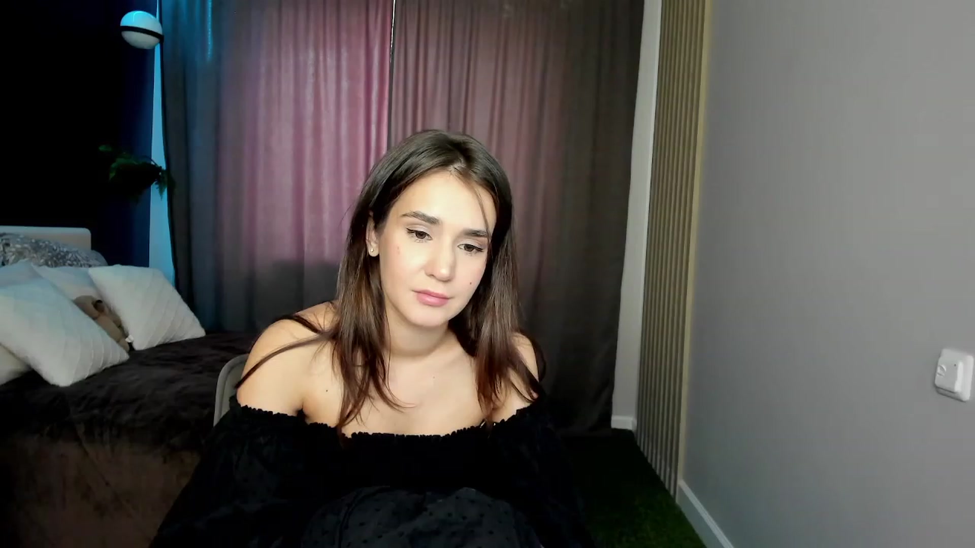 Gallery image thumbnail from Ellies_Smile's myfreecams stream on, 05/26/2023, 13:33 image 15 of 20