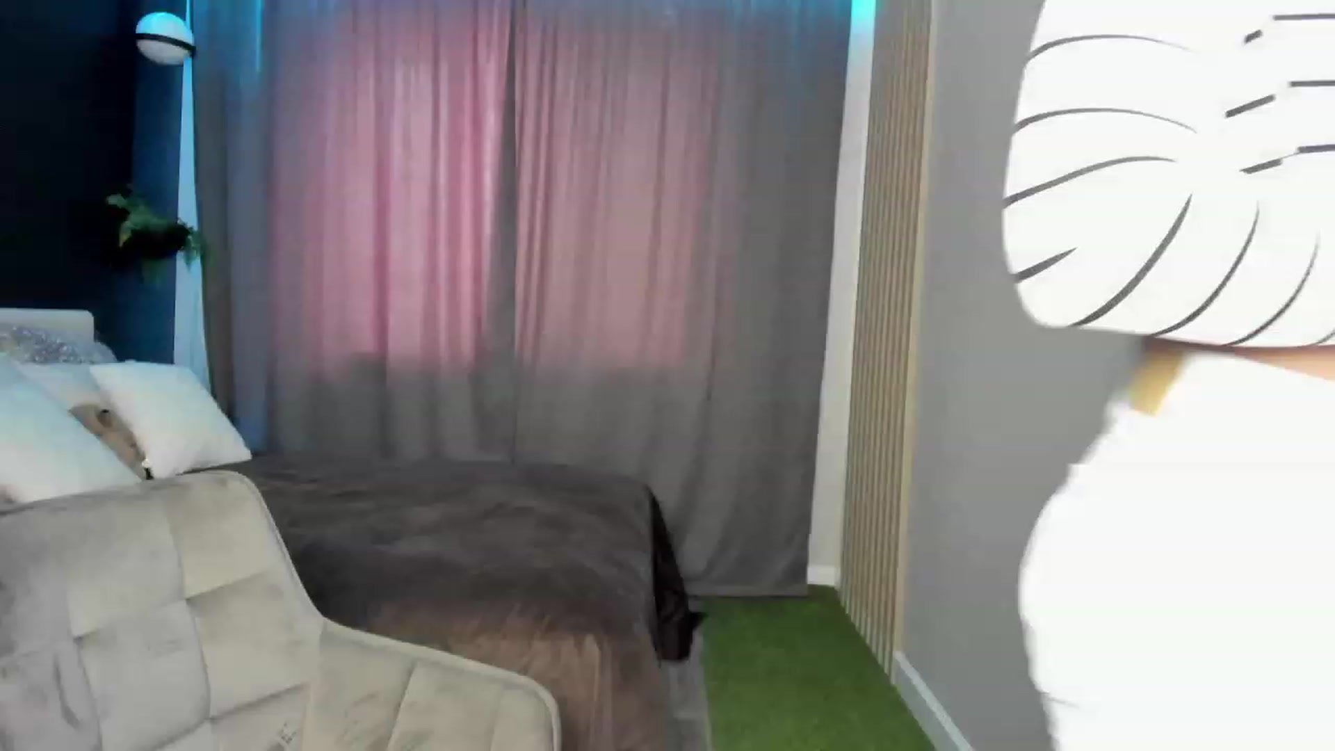Gallery image thumbnail from Ellies_Smile's myfreecams stream on, 05/26/2023, 13:33 image 1 of 20