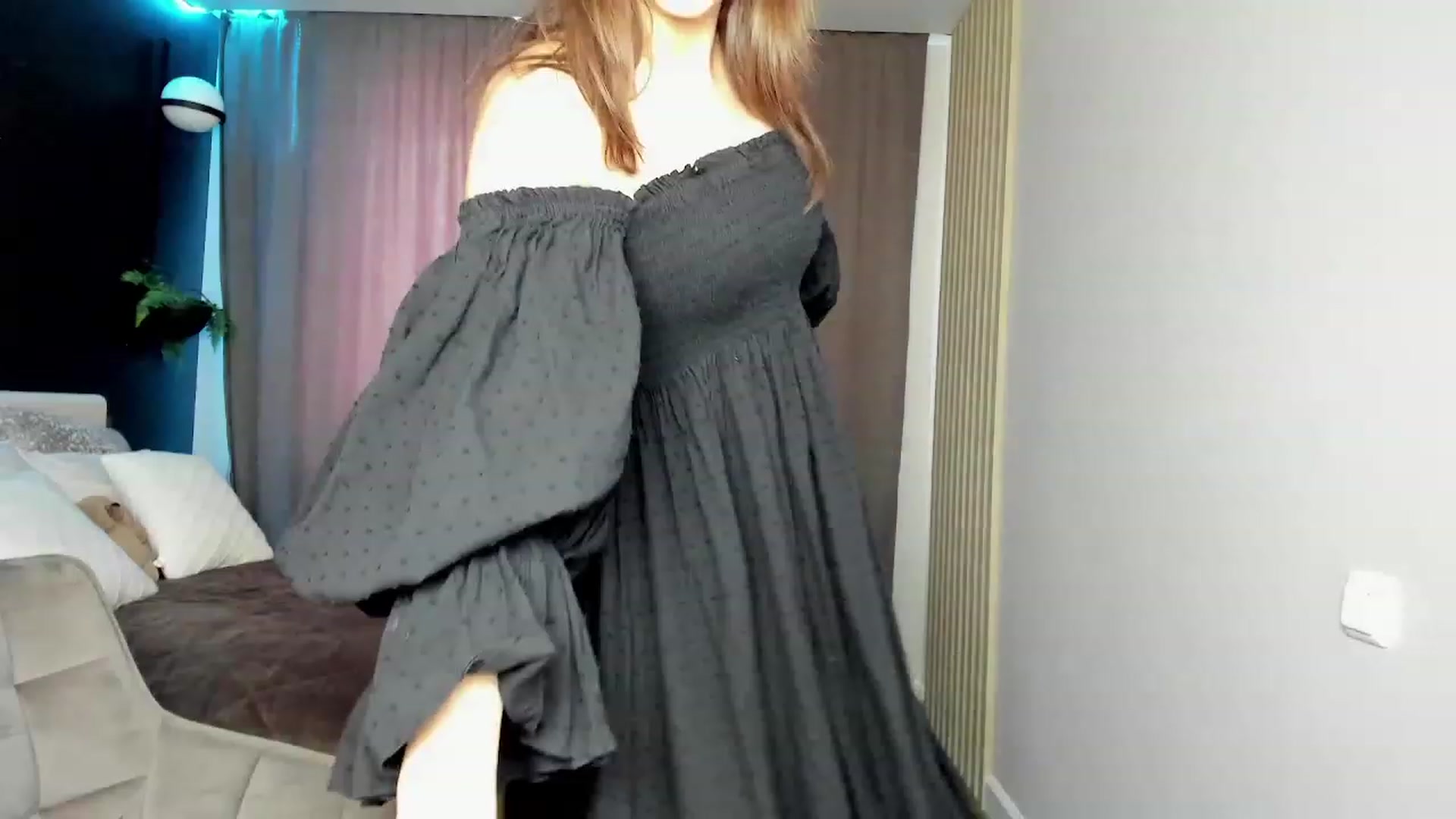 Gallery image thumbnail from Ellies_Smile's myfreecams stream on, 05/26/2023, 13:33 image 8 of 20