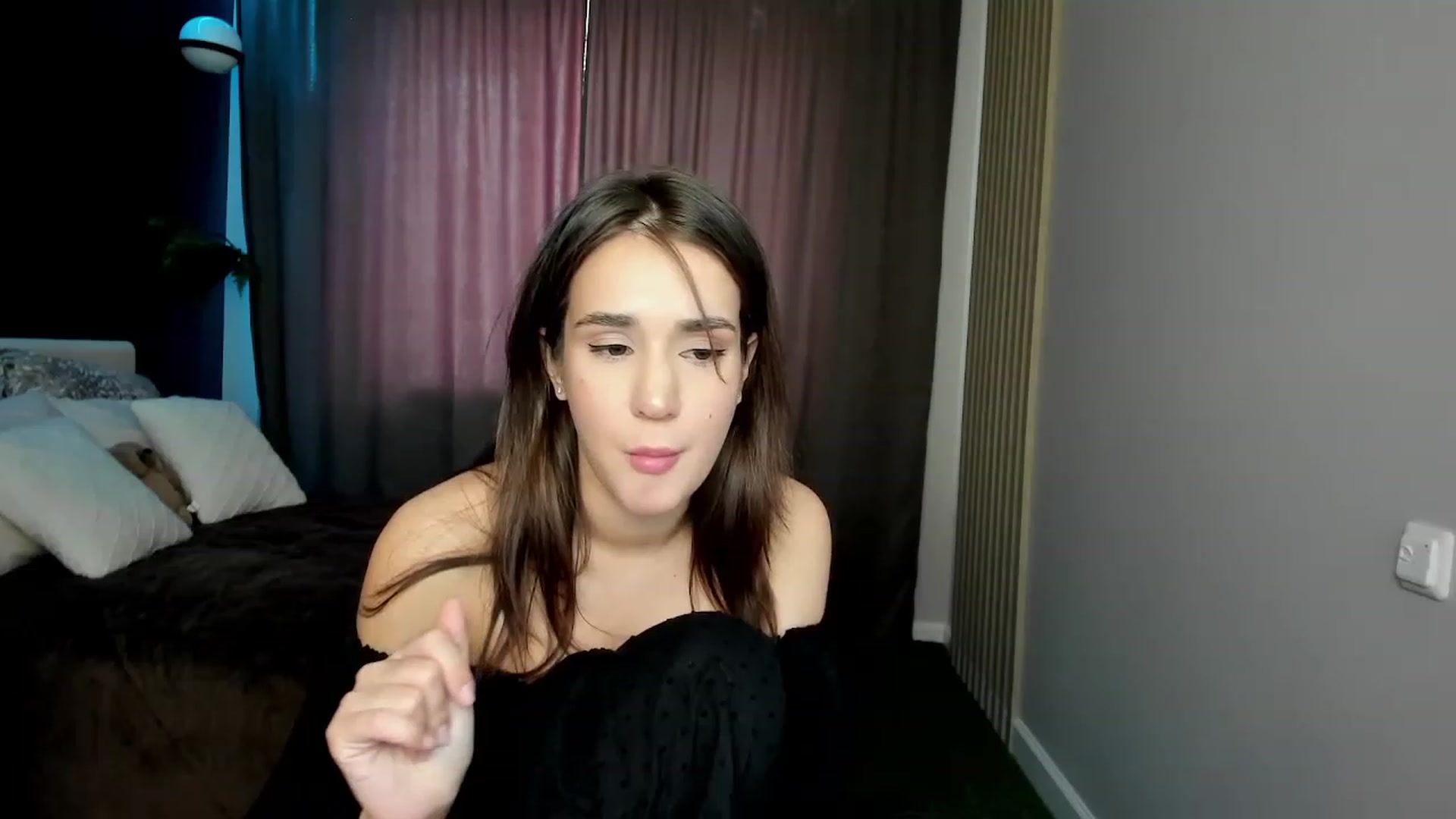 Gallery image thumbnail from Ellies_Smile's myfreecams stream on, 05/26/2023, 13:33 image 18 of 20