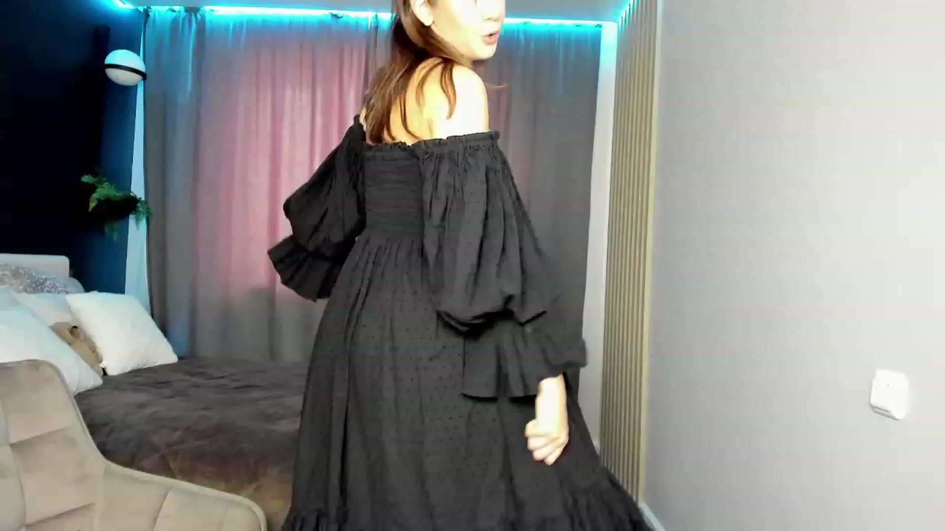 Gallery image thumbnail from Ellies_Smile's myfreecams stream on, 05/26/2023, 13:33 image 7 of 20