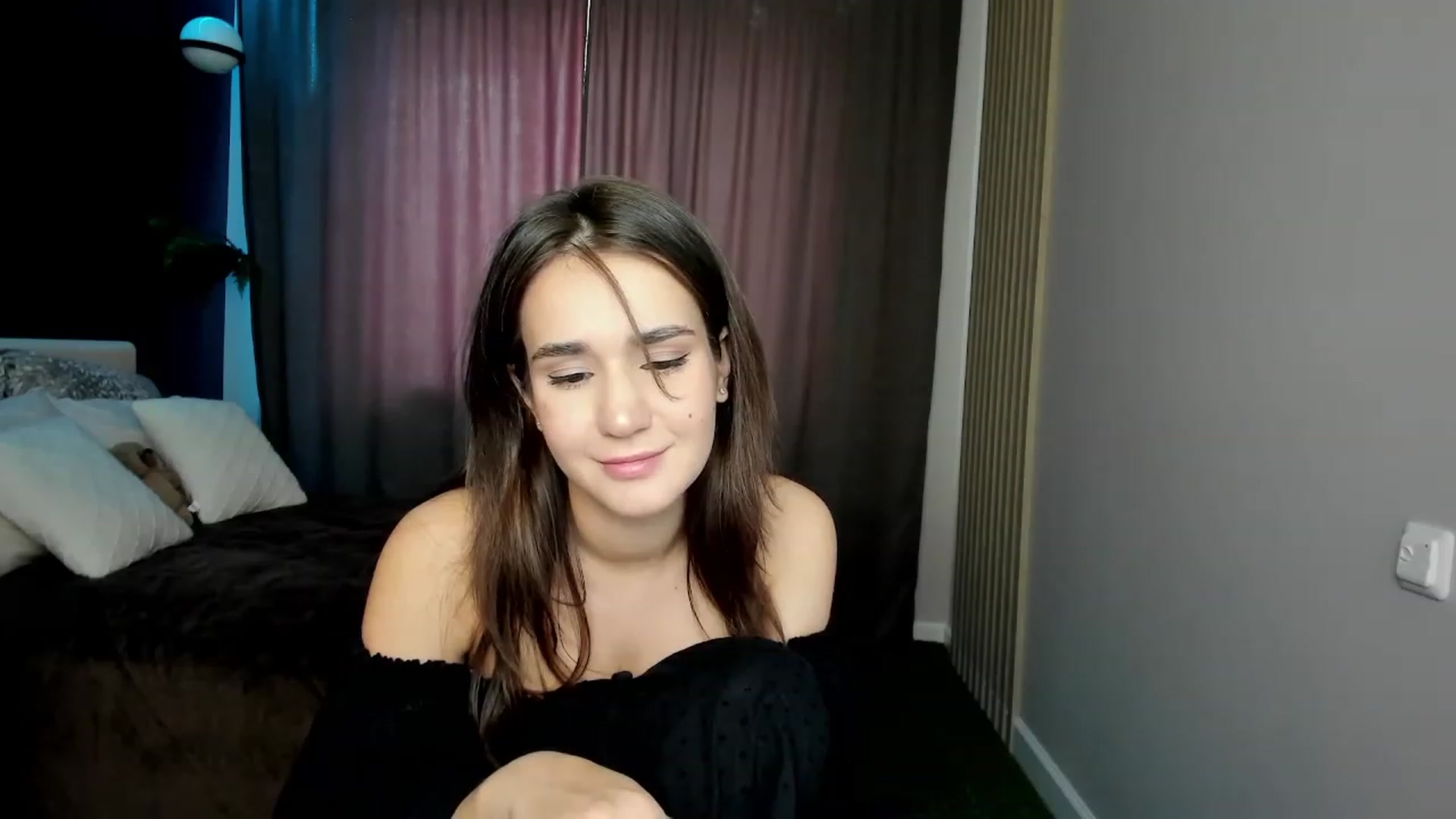 Gallery image thumbnail from Ellies_Smile's myfreecams stream on, 05/26/2023, 13:33 image 20 of 20