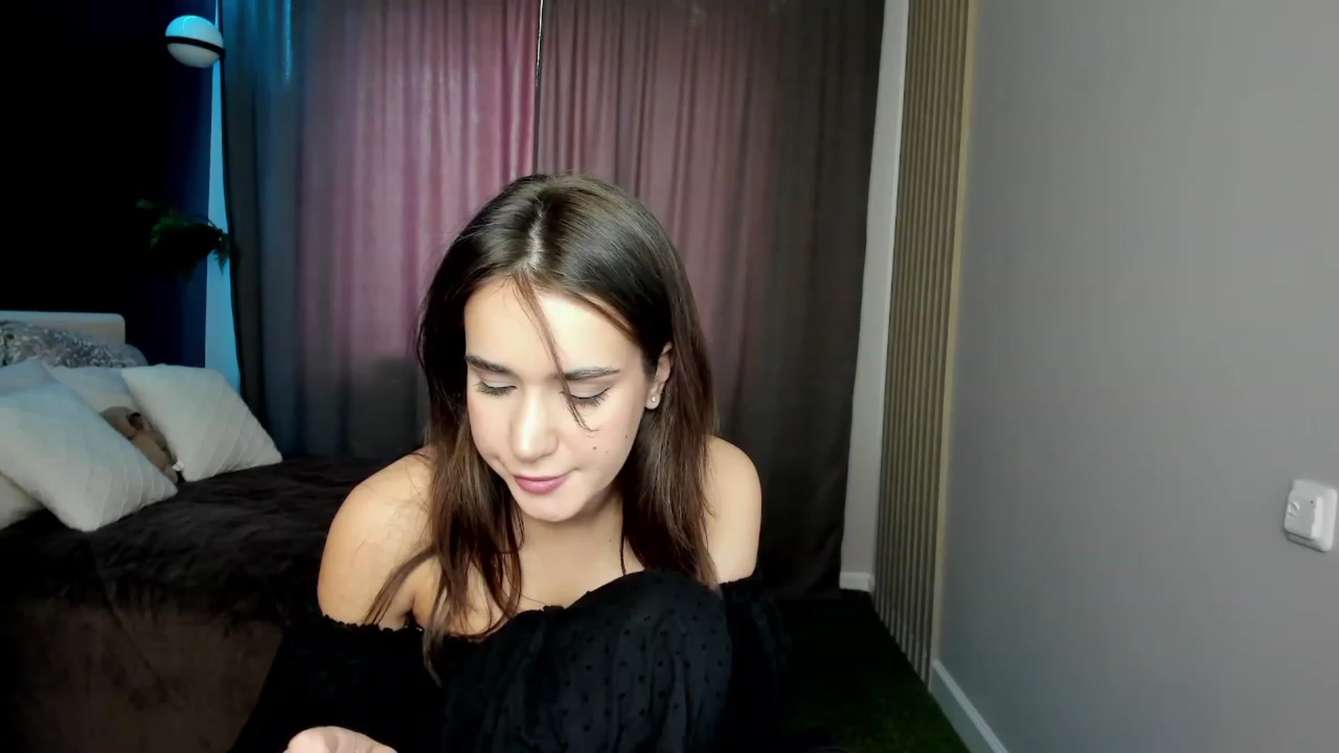 Gallery image thumbnail from Ellies_Smile's myfreecams stream on, 05/26/2023, 13:33 image 19 of 20