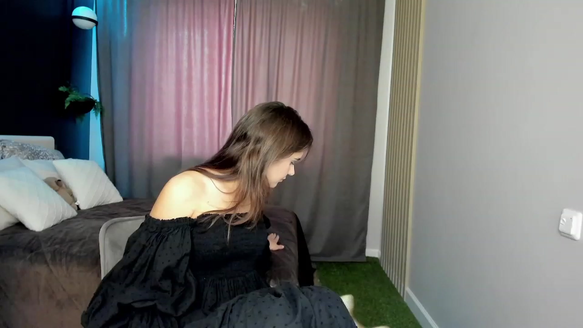 Gallery image thumbnail from Ellies_Smile's myfreecams stream on, 05/26/2023, 13:33 image 12 of 20