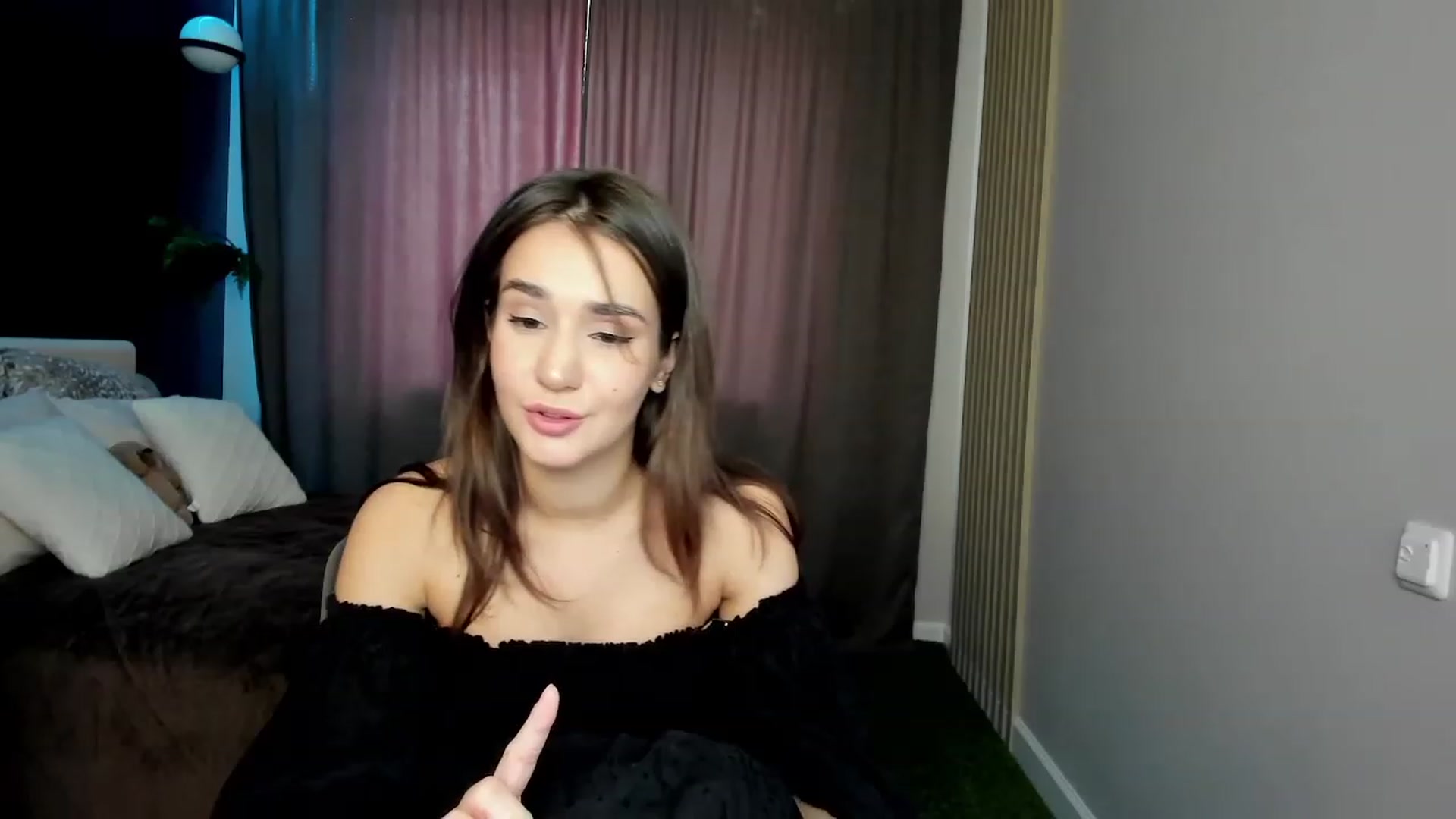 Gallery image thumbnail from Ellies_Smile's myfreecams stream on, 05/26/2023, 13:33 image 13 of 20