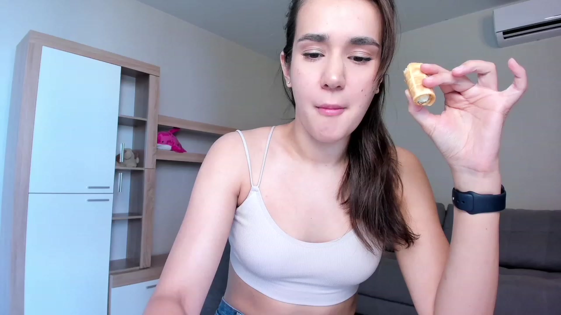 Gallery image thumbnail from Ellies_Smile's myfreecams stream on, 06/06/2023, 15:05 image 17 of 20