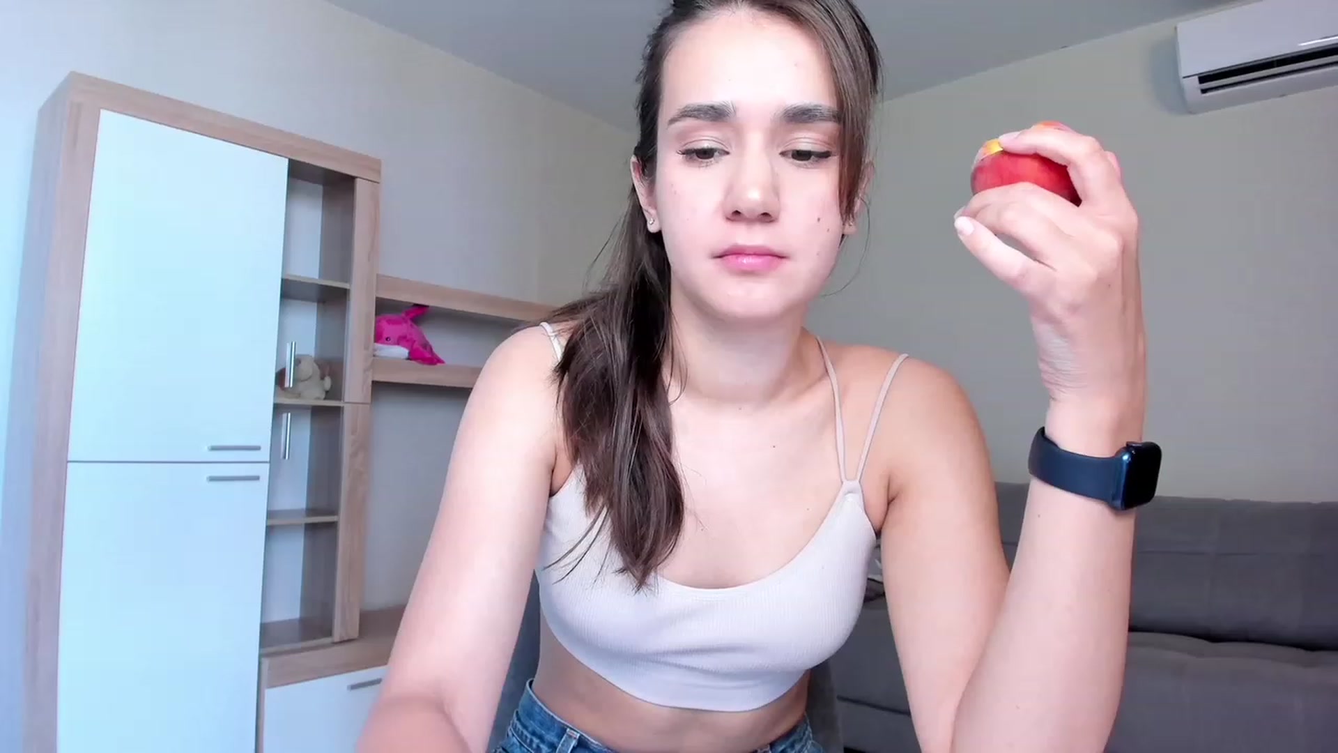 Gallery image thumbnail from Ellies_Smile's myfreecams stream on, 06/06/2023, 15:18 image 17 of 20