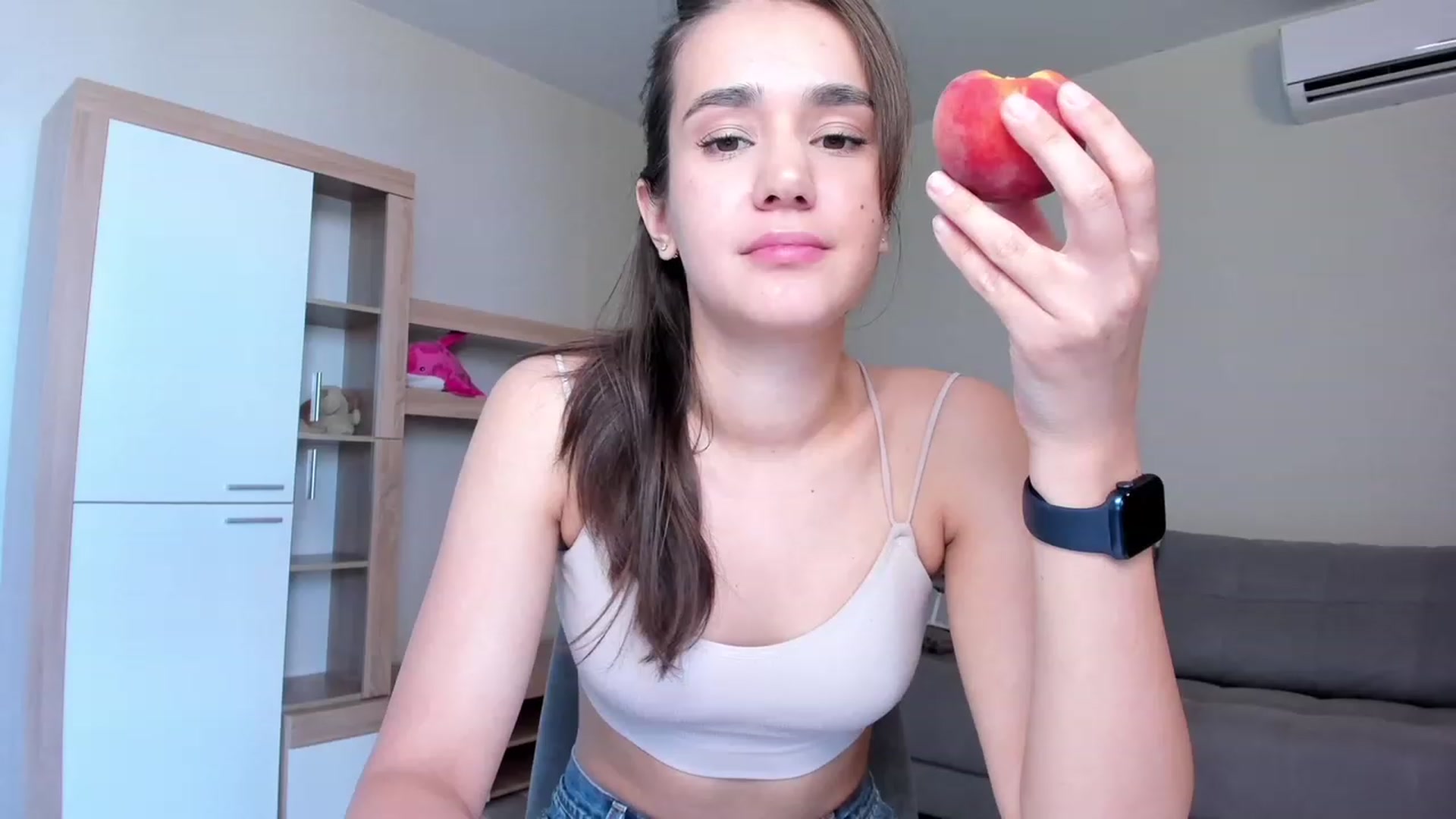 Gallery image thumbnail from Ellies_Smile's myfreecams stream on, 06/06/2023, 15:18 image 18 of 20