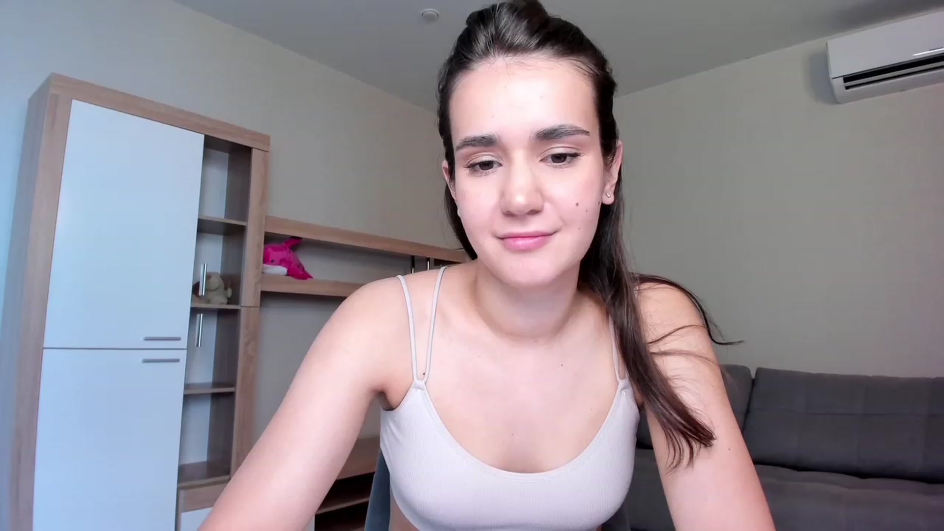 Gallery image thumbnail from Ellies_Smile's myfreecams stream on, 06/06/2023, 16:21 image 2 of 20