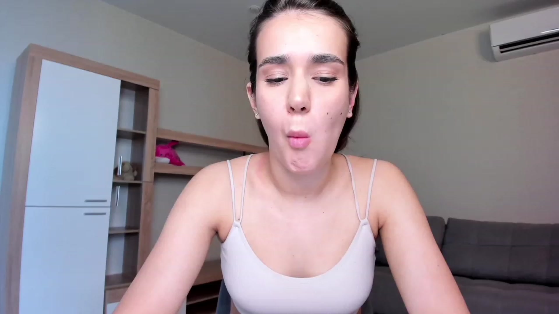 Gallery image thumbnail from Ellies_Smile's myfreecams stream on, 06/06/2023, 16:21 image 11 of 20