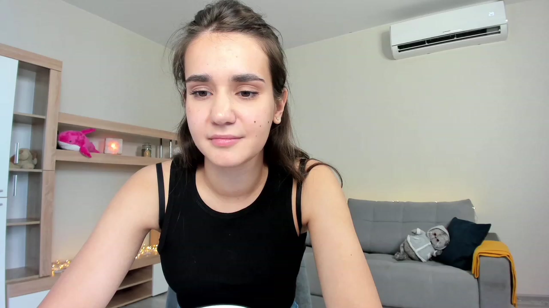 Gallery image thumbnail from Ellies_Smile's myfreecams stream on, 06/07/2023, 13:00 image 12 of 20