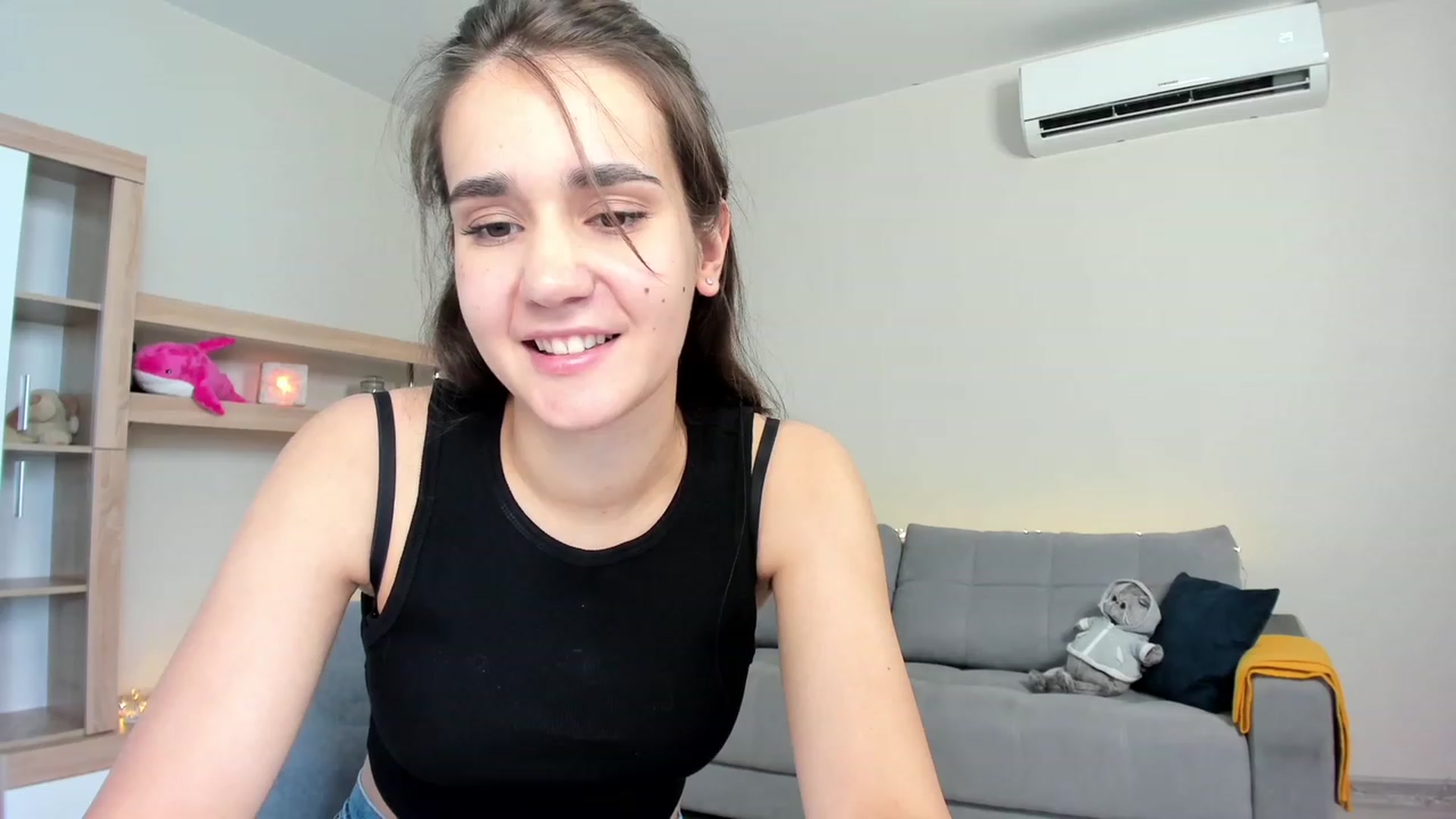 Gallery image thumbnail from Ellies_Smile's myfreecams stream on, 06/07/2023, 13:00 image 6 of 20