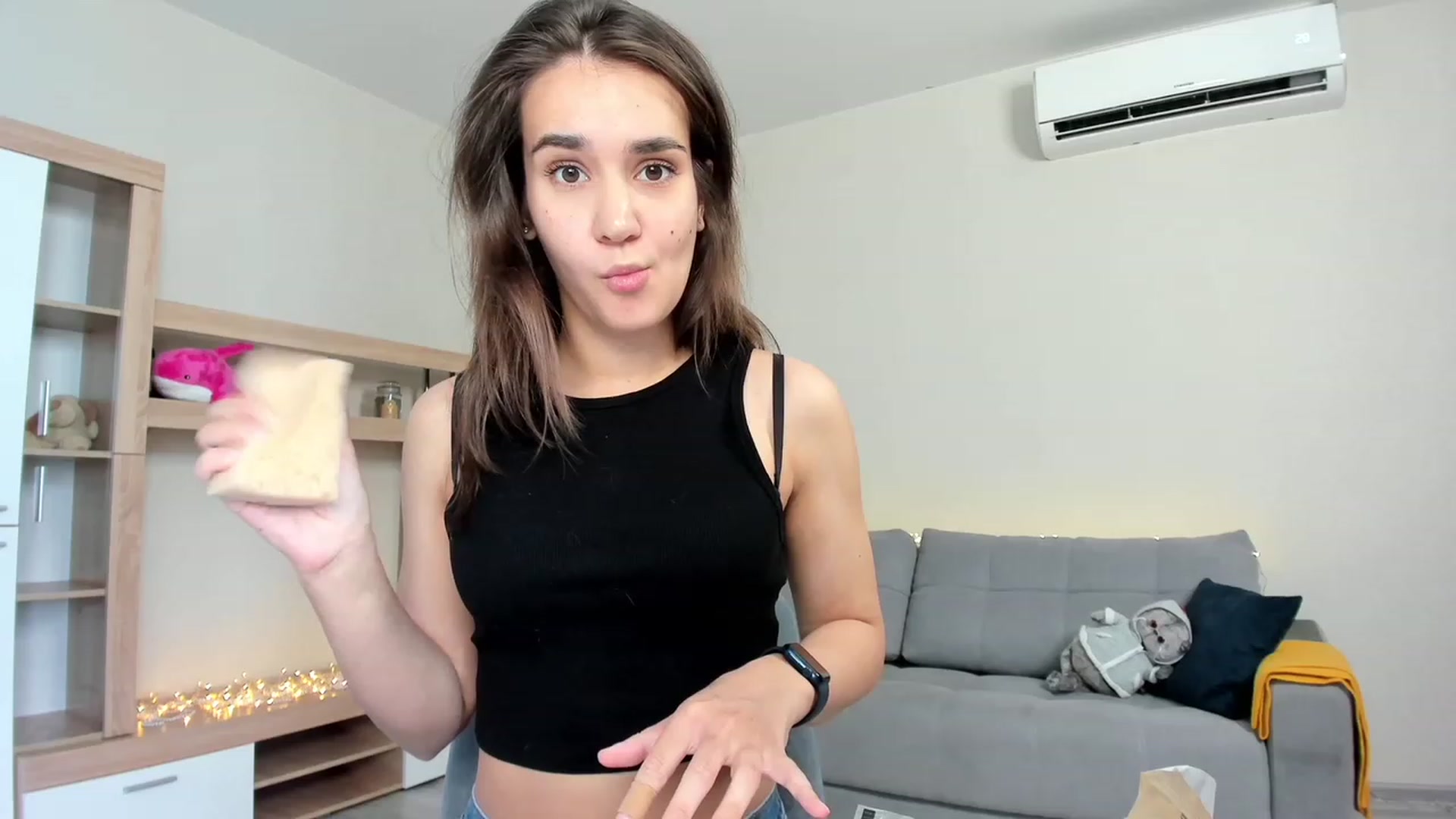 Gallery image thumbnail from Ellies_Smile's myfreecams stream on, 06/07/2023, 13:00 image 16 of 20