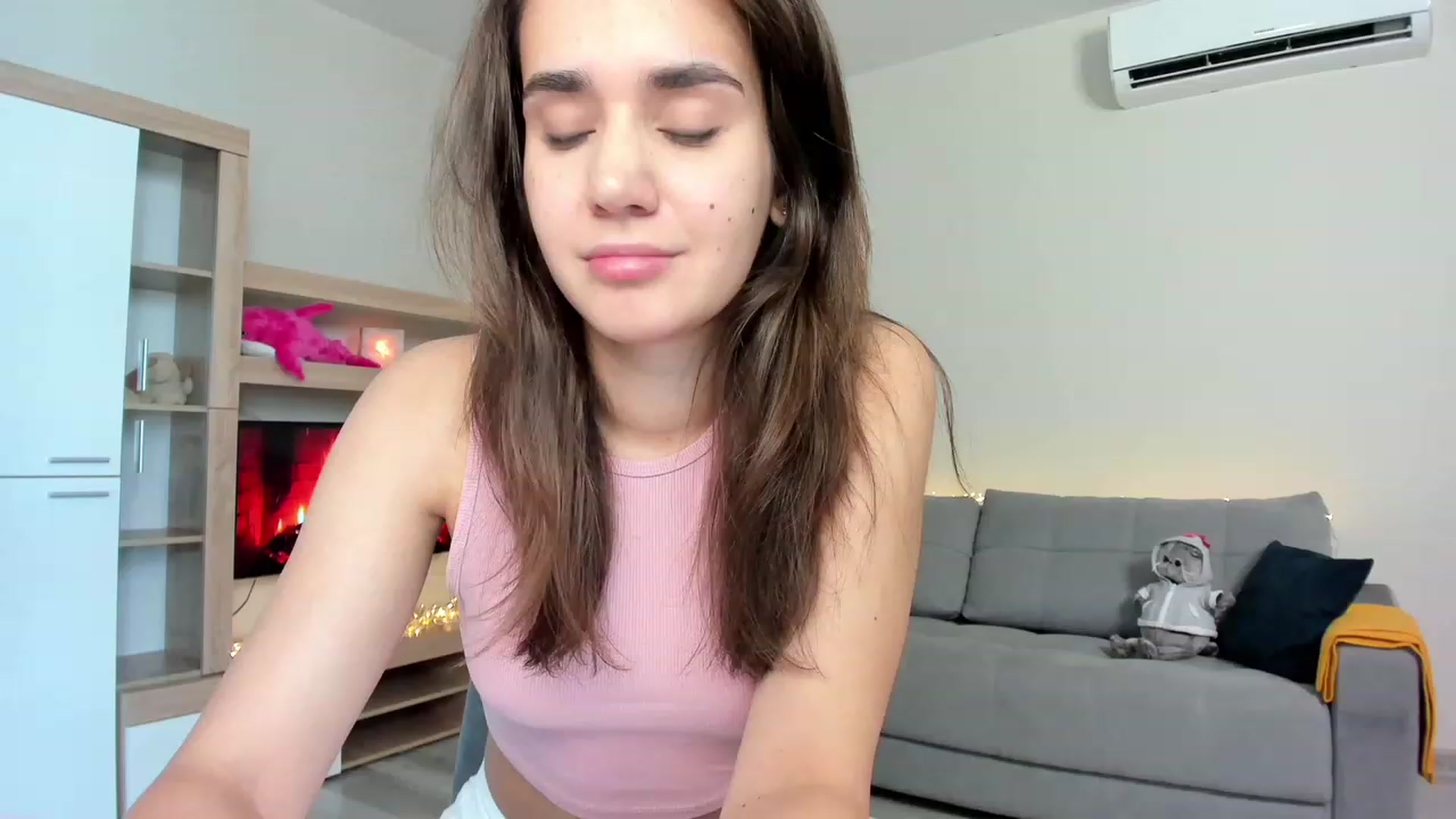 Gallery image thumbnail from Ellies_Smile's myfreecams stream on, 06/09/2023, 14:30 image 13 of 20