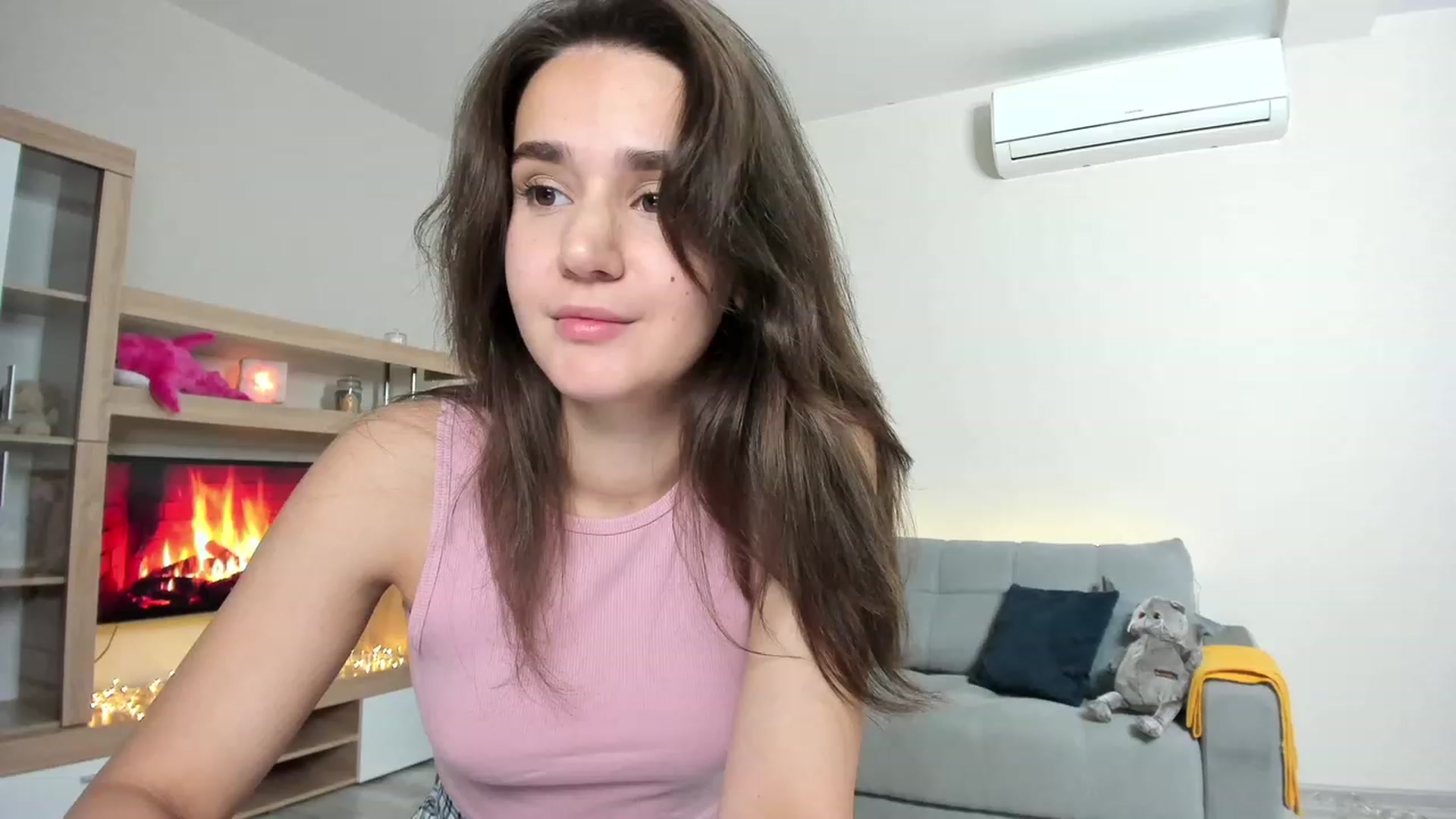 Gallery image thumbnail from Ellies_Smile's myfreecams stream on, 06/13/2023, 17:34 image 3 of 20