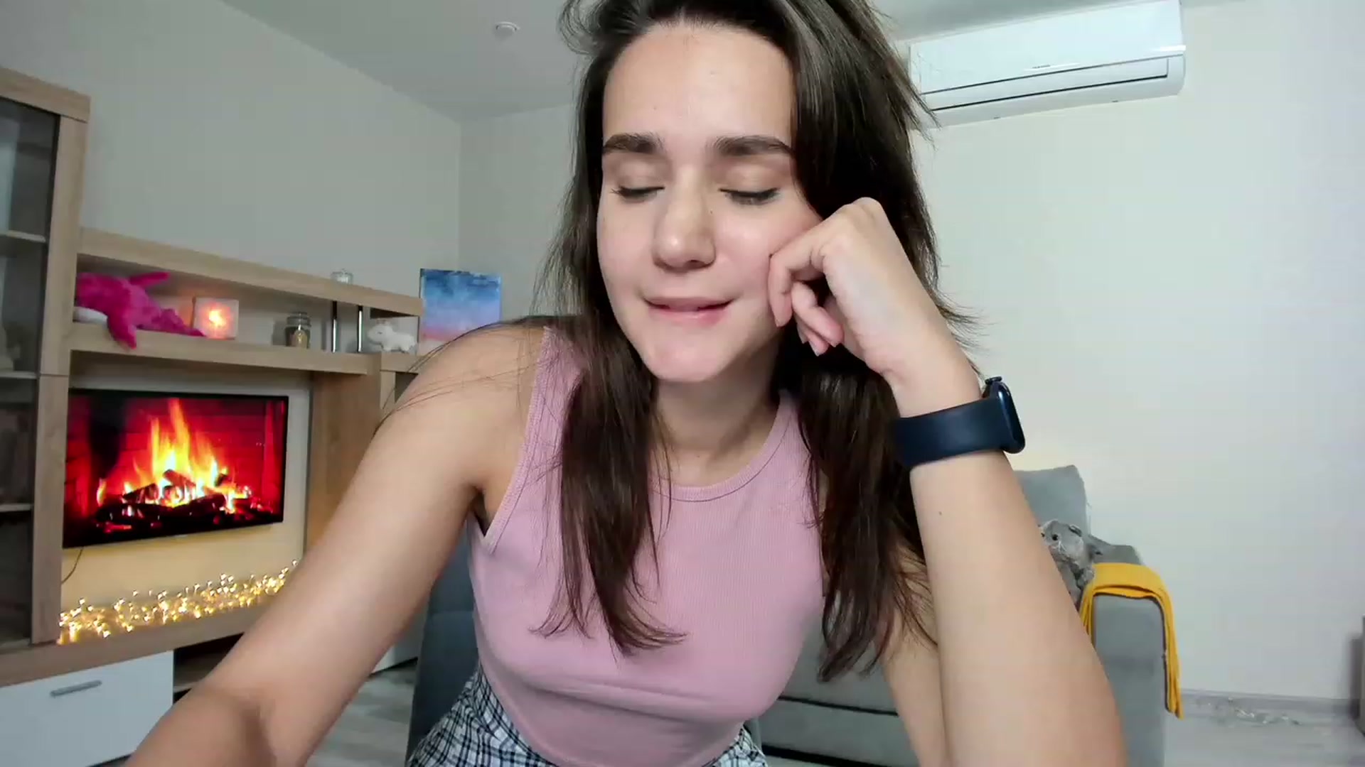 Gallery image thumbnail from Ellies_Smile's myfreecams stream on, 06/13/2023, 17:34 image 19 of 20