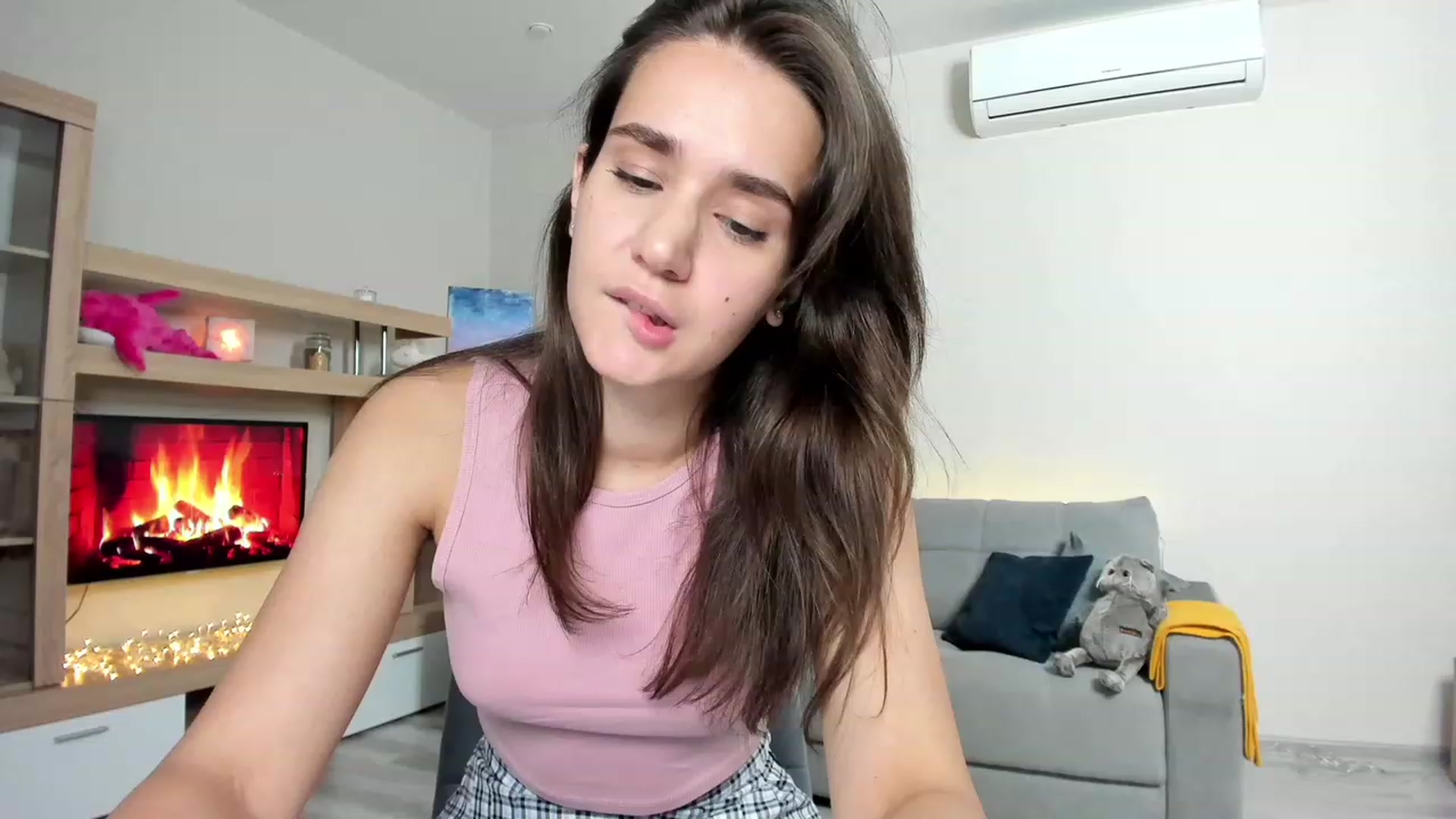 Gallery image thumbnail from Ellies_Smile's myfreecams stream on, 06/13/2023, 17:34 image 18 of 20
