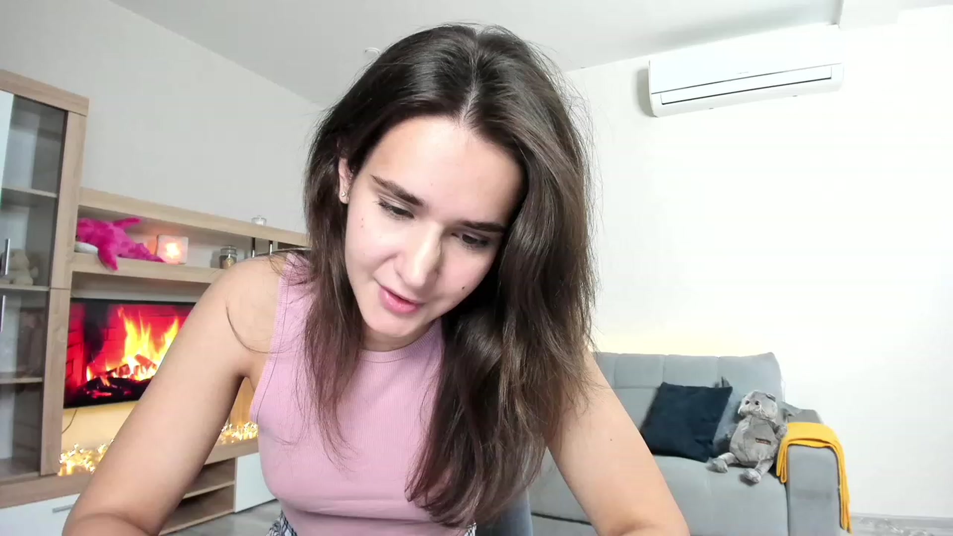 Gallery image thumbnail from Ellies_Smile's myfreecams stream on, 06/13/2023, 17:34 image 2 of 20