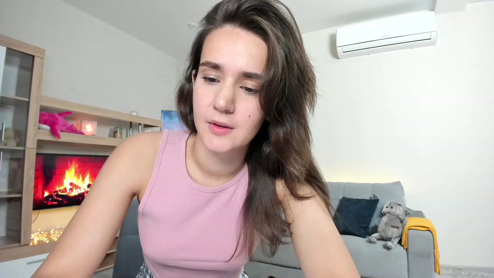 Gallery image thumbnail from Ellies_Smile's myfreecams stream on, 06/13/2023, 17:34 image 6 of 20