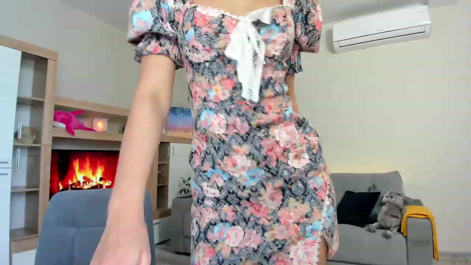 Gallery image thumbnail from Ellies_Smile's myfreecams stream on, 06/15/2023, 12:52 image 11 of 20