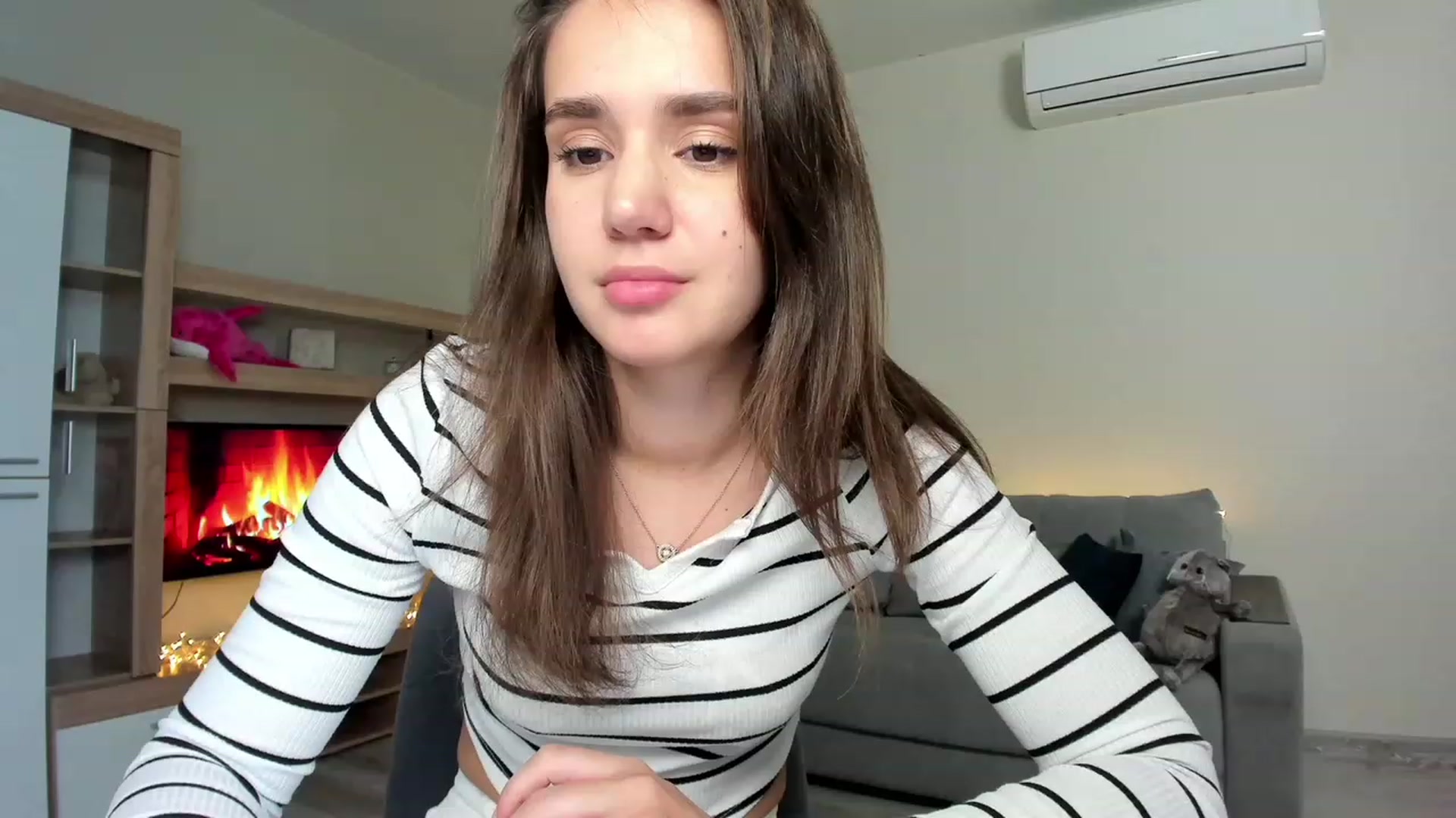 Gallery image thumbnail from Ellies_Smile's myfreecams stream on, 06/15/2023, 15:16 image 7 of 20