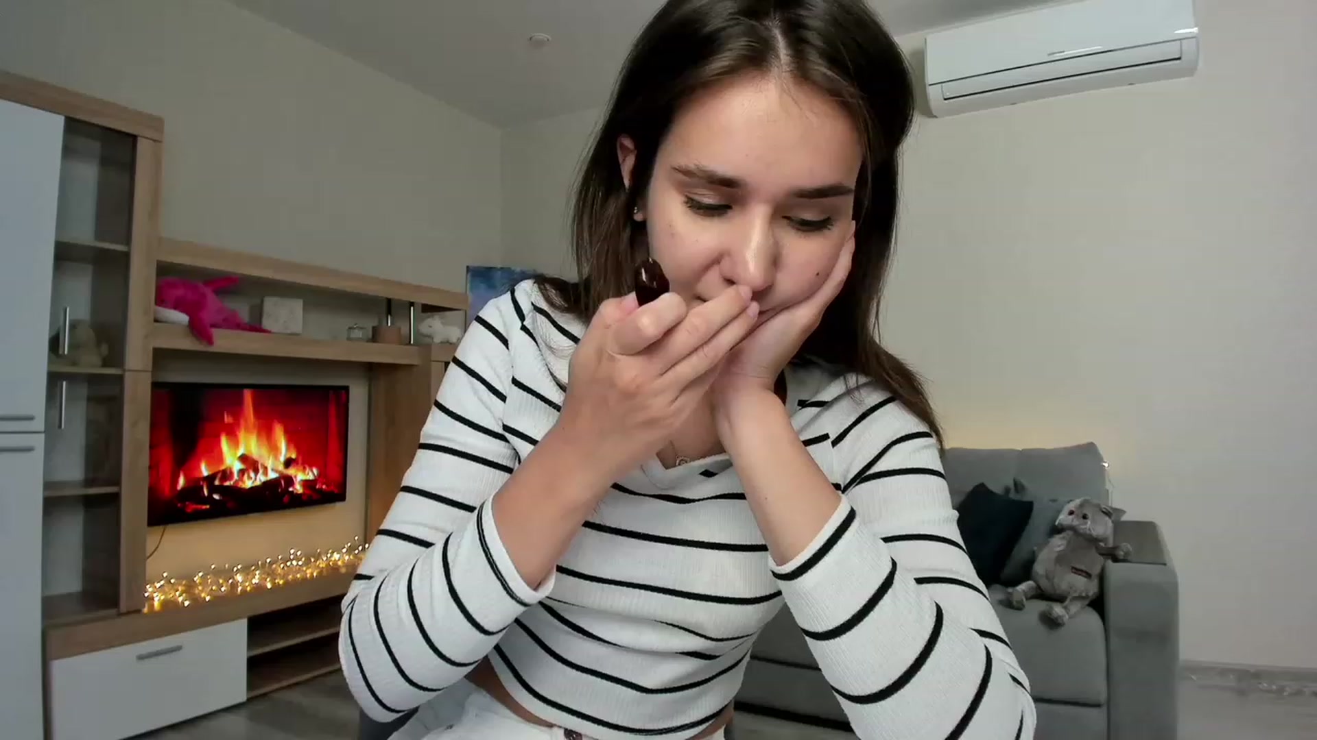 Gallery image thumbnail from Ellies_Smile's myfreecams stream on, 06/15/2023, 15:16 image 13 of 20
